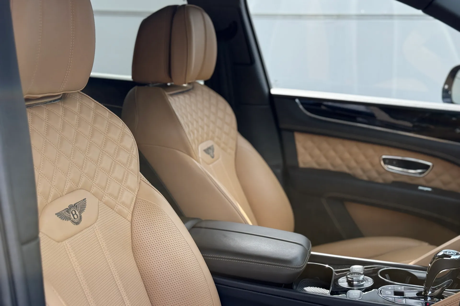 Bentley BENTAYGA thumbnail image number 12