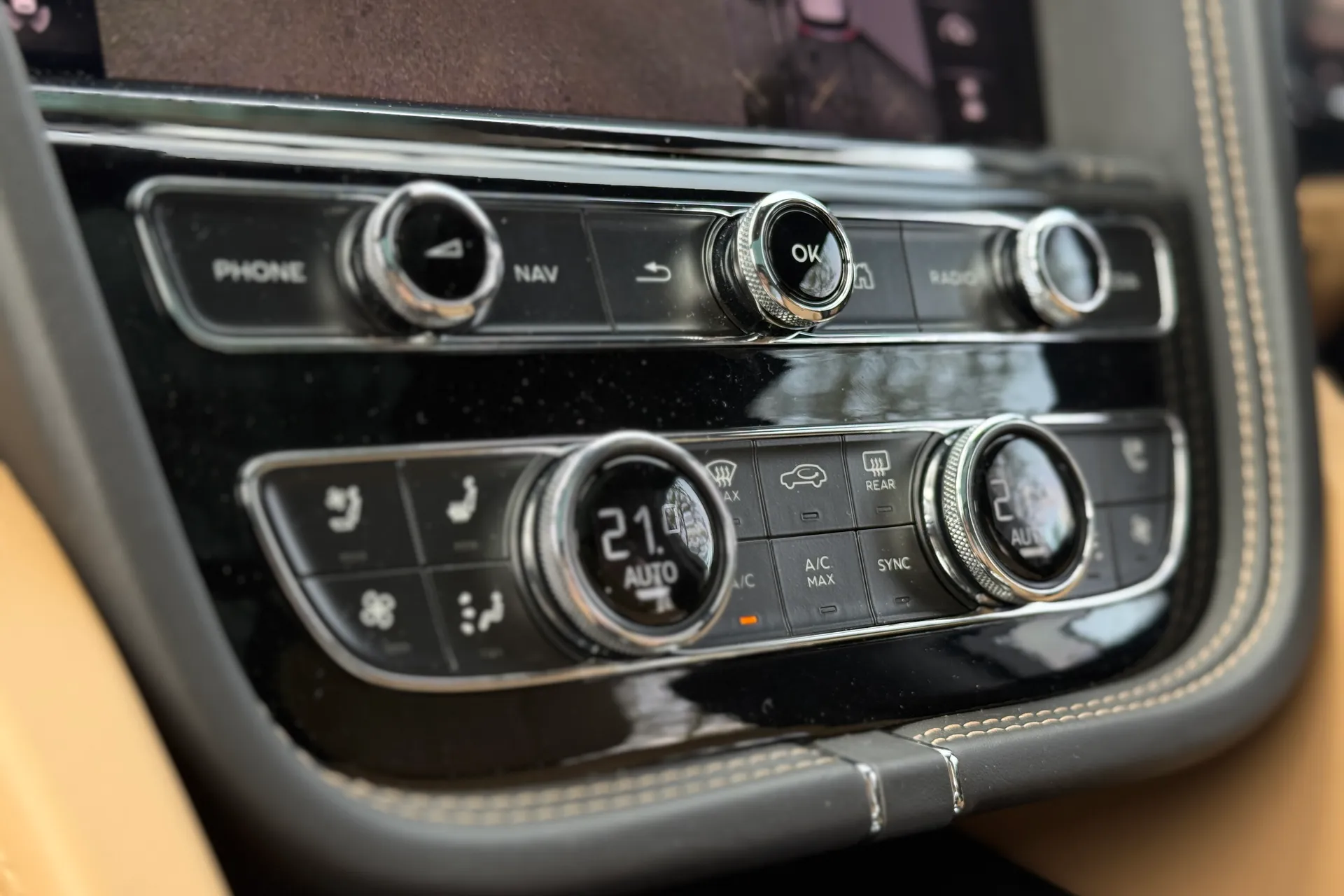 Bentley BENTAYGA thumbnail image number 30