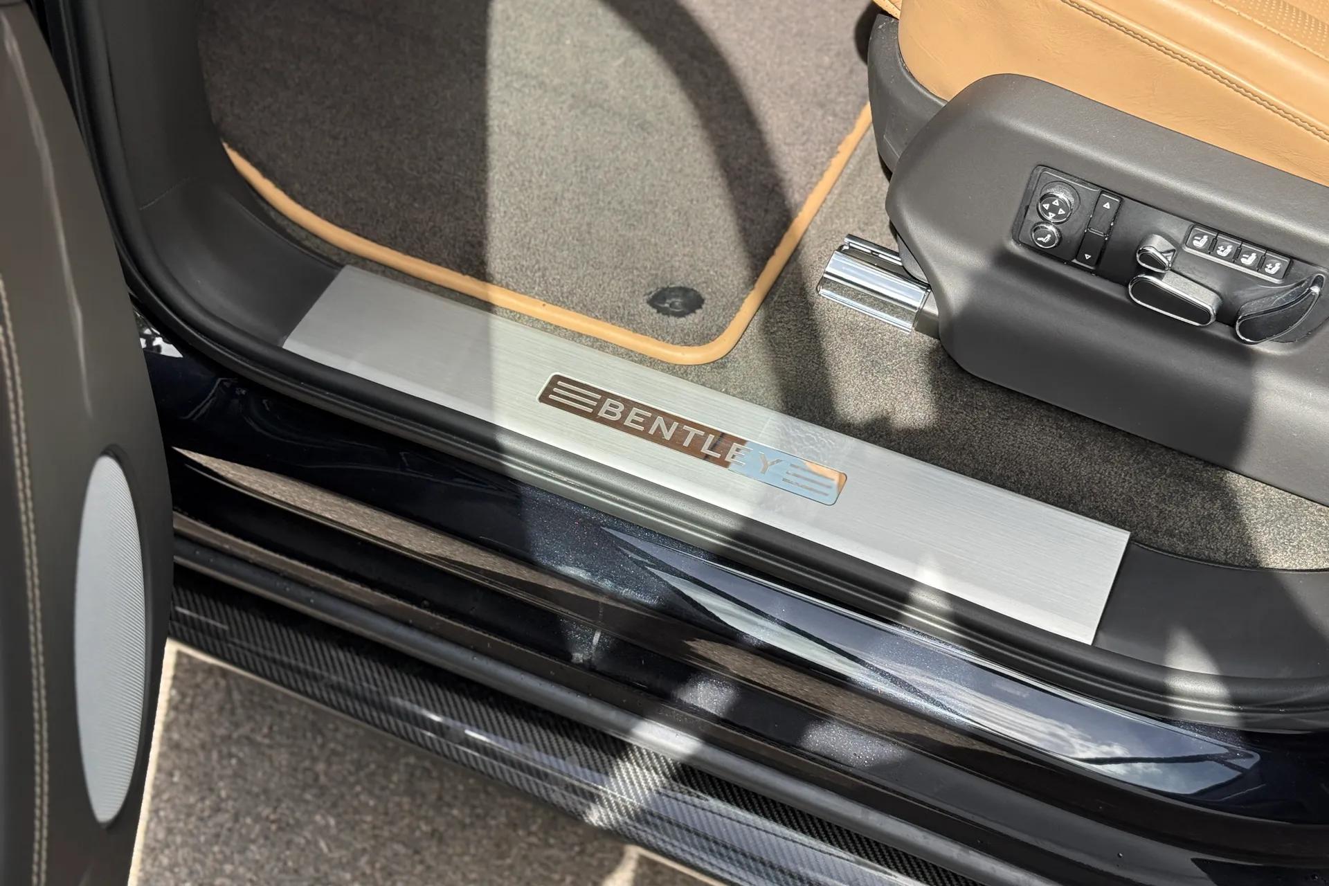 Bentley BENTAYGA thumbnail image number 38