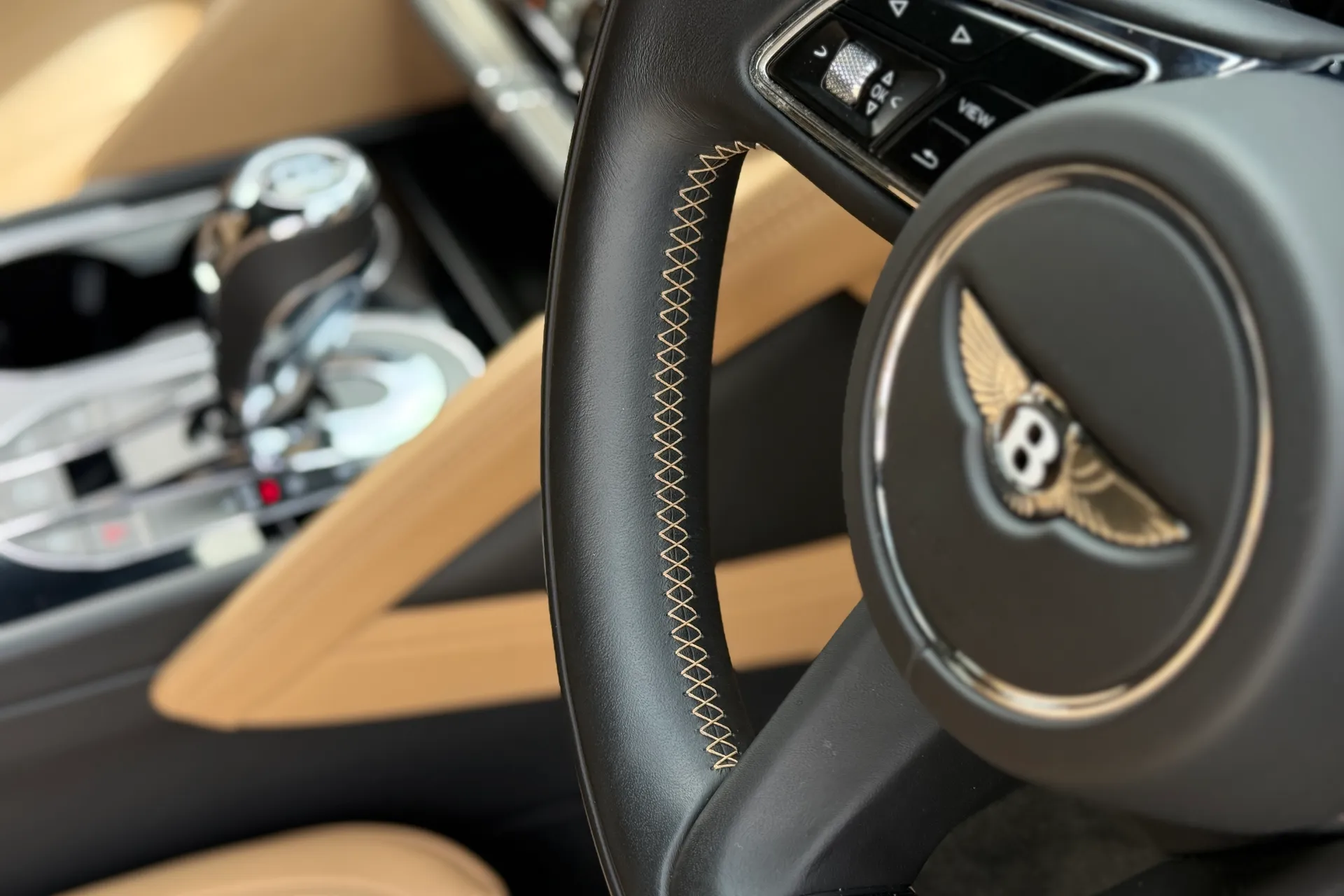 Bentley BENTAYGA thumbnail image number 13