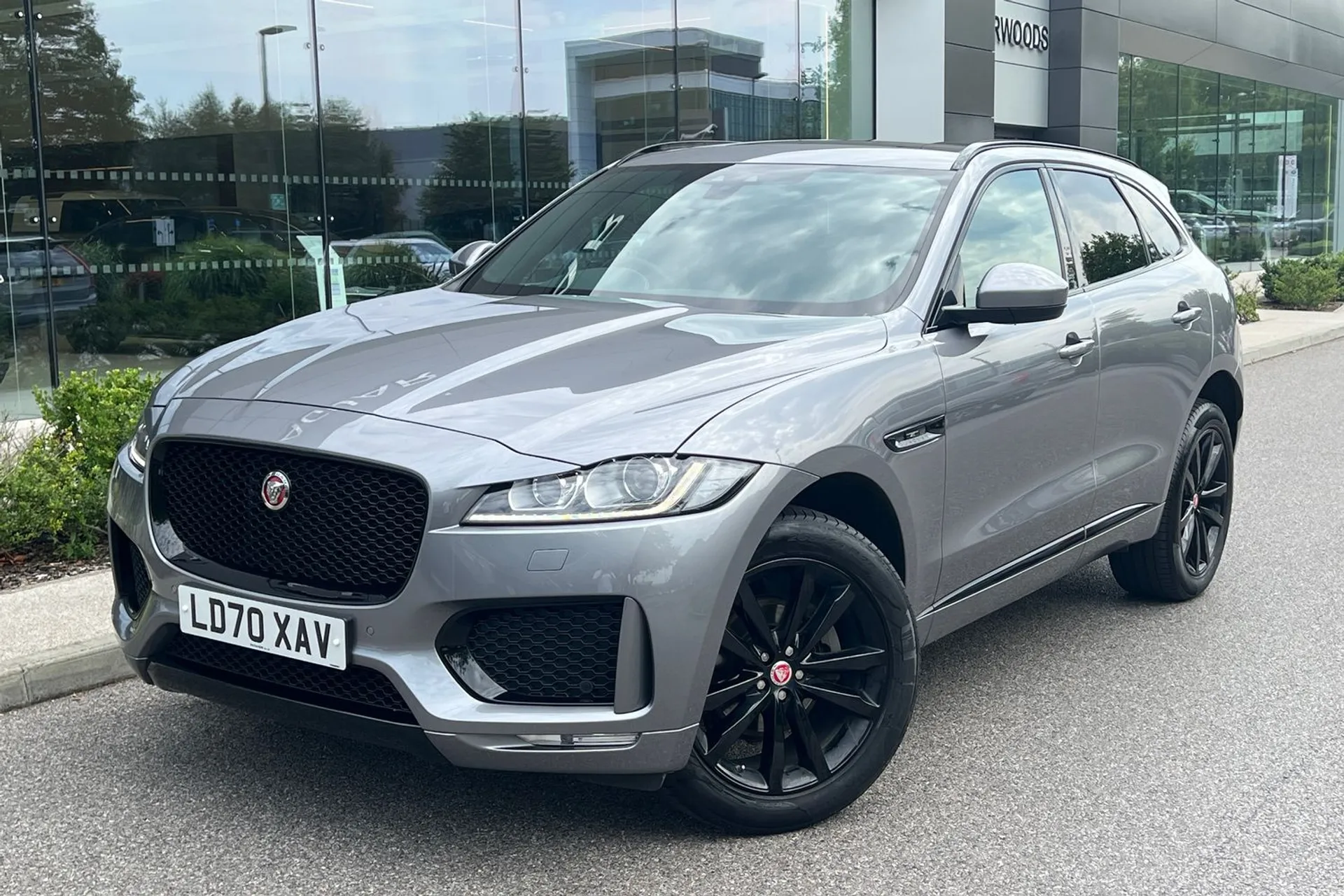 Jaguar F-PACE thumbnail image number 13