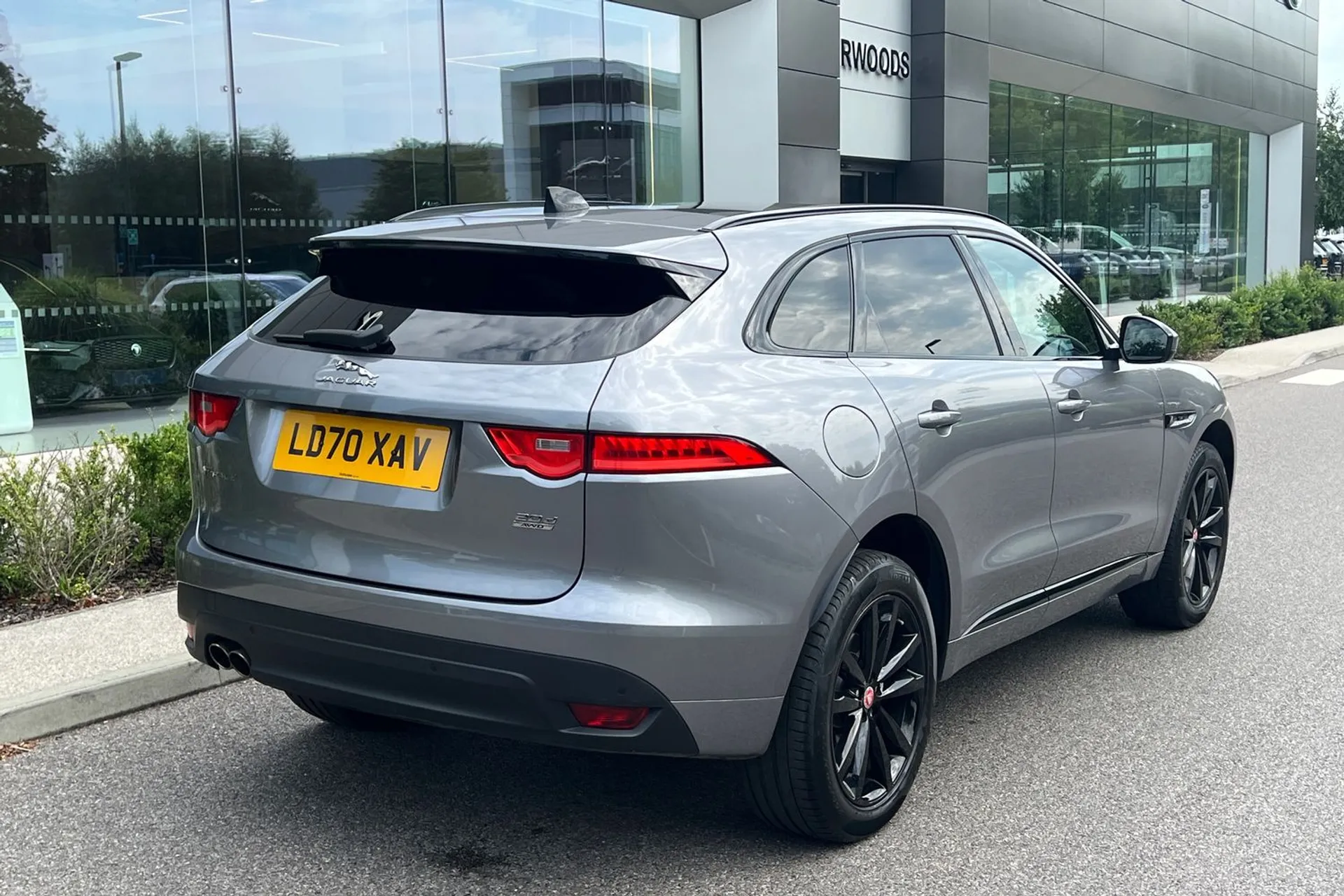 Jaguar F-PACE thumbnail image number 10