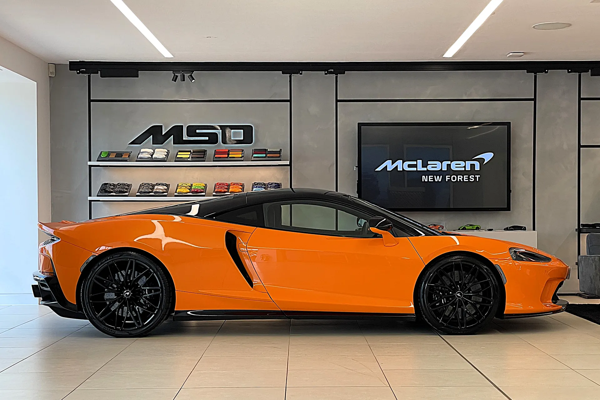 McLaren GT thumbnail image number 2