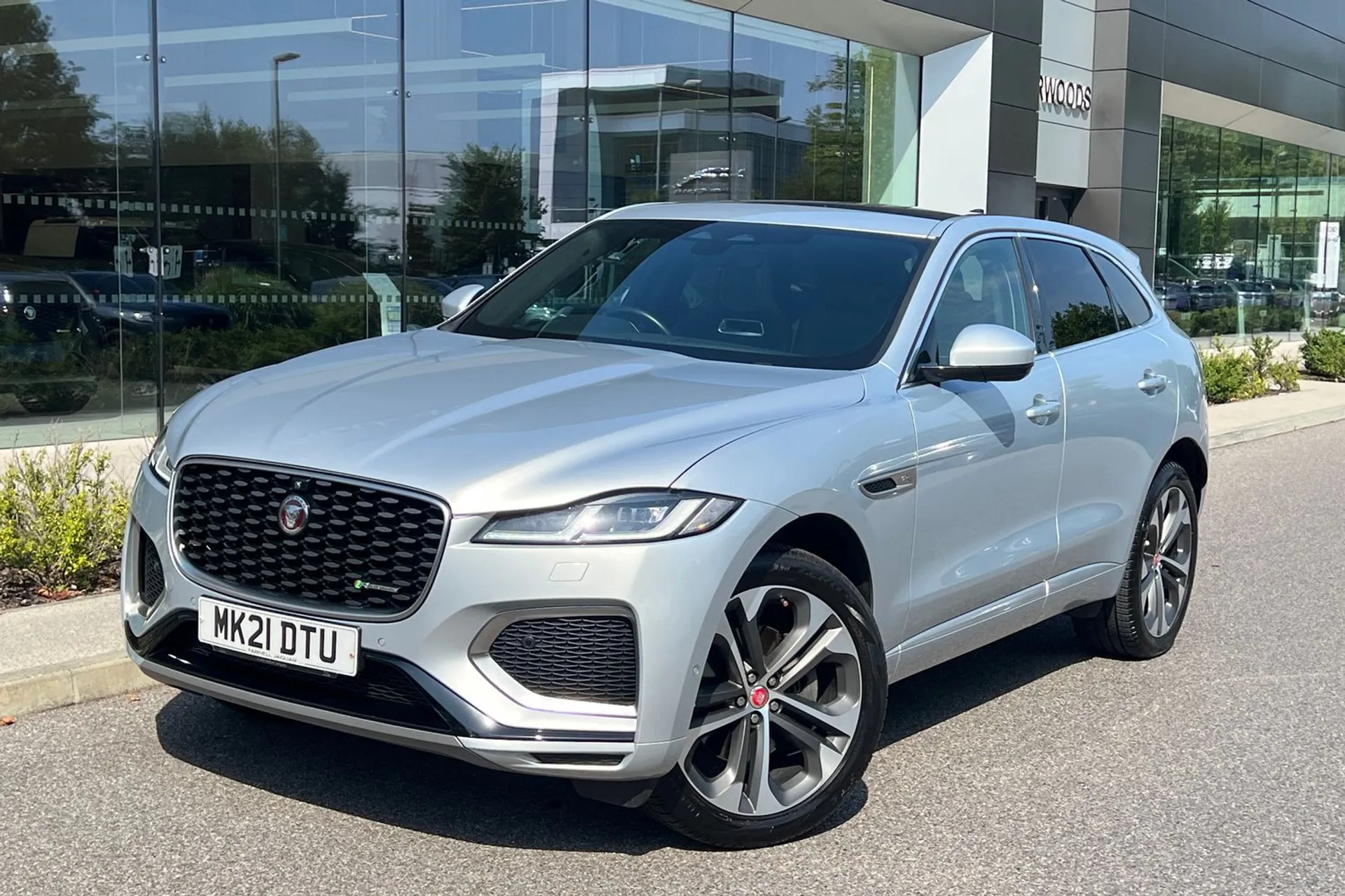 Jaguar F-PACE thumbnail image number 13