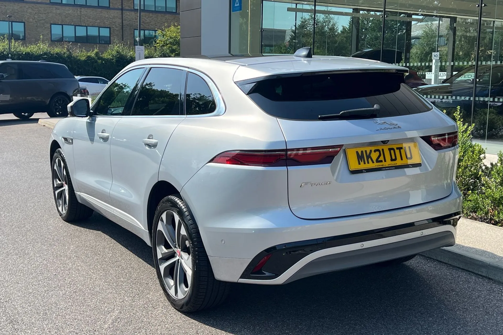 Jaguar F-PACE thumbnail image number 12