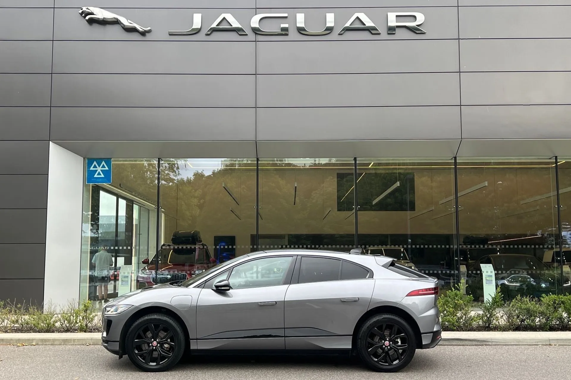 Jaguar I-PACE thumbnail image number 7