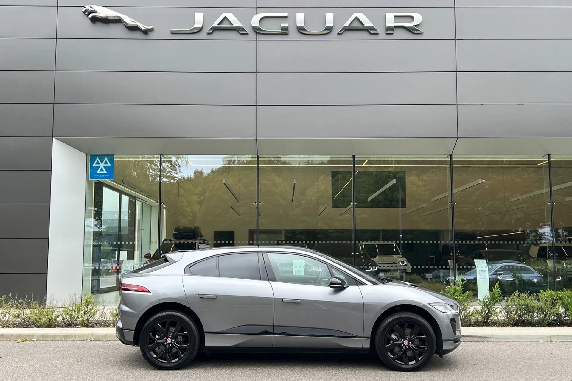 Jaguar I-PACE thumbnail image number 2