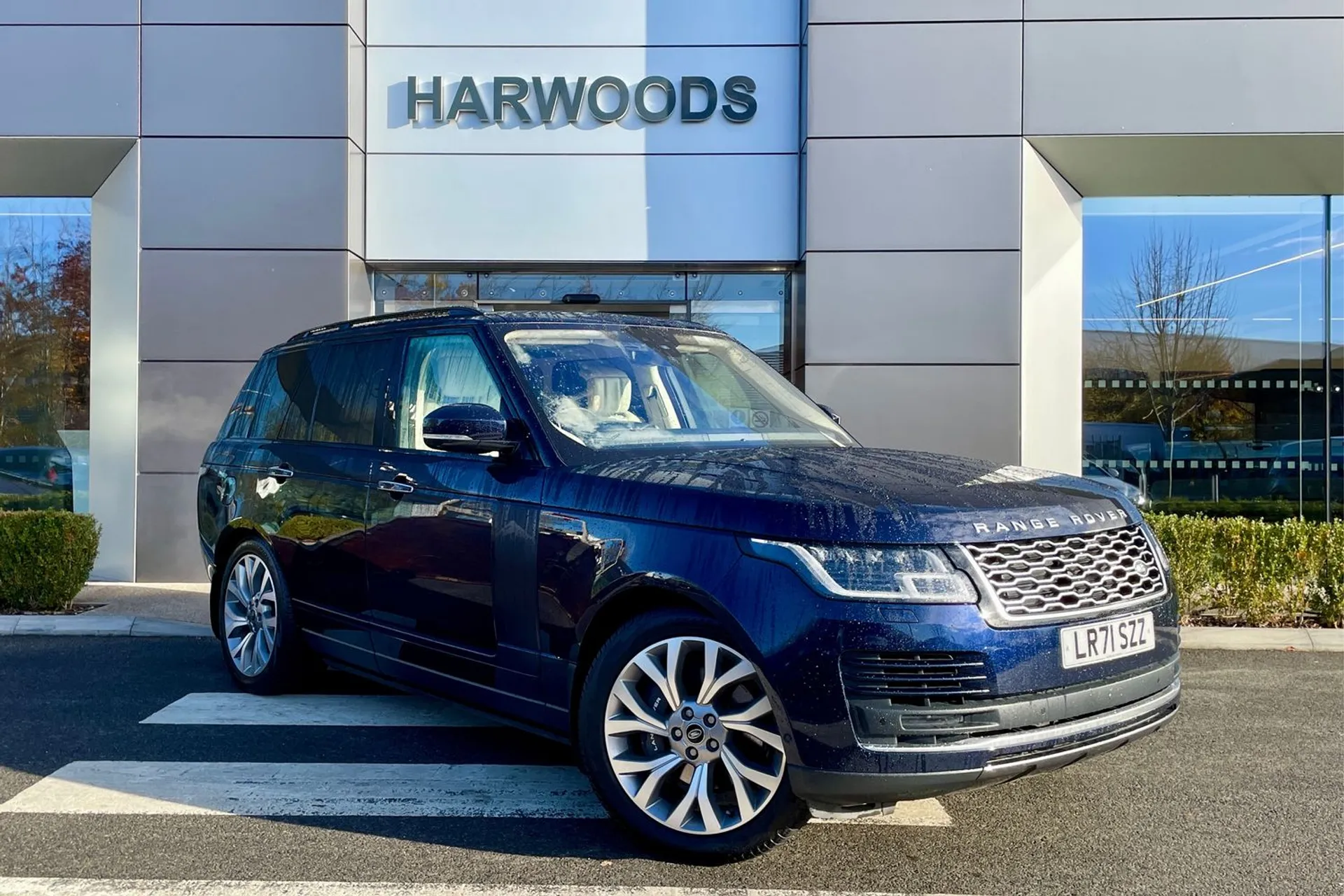 LAND ROVER RANGE ROVER focused image