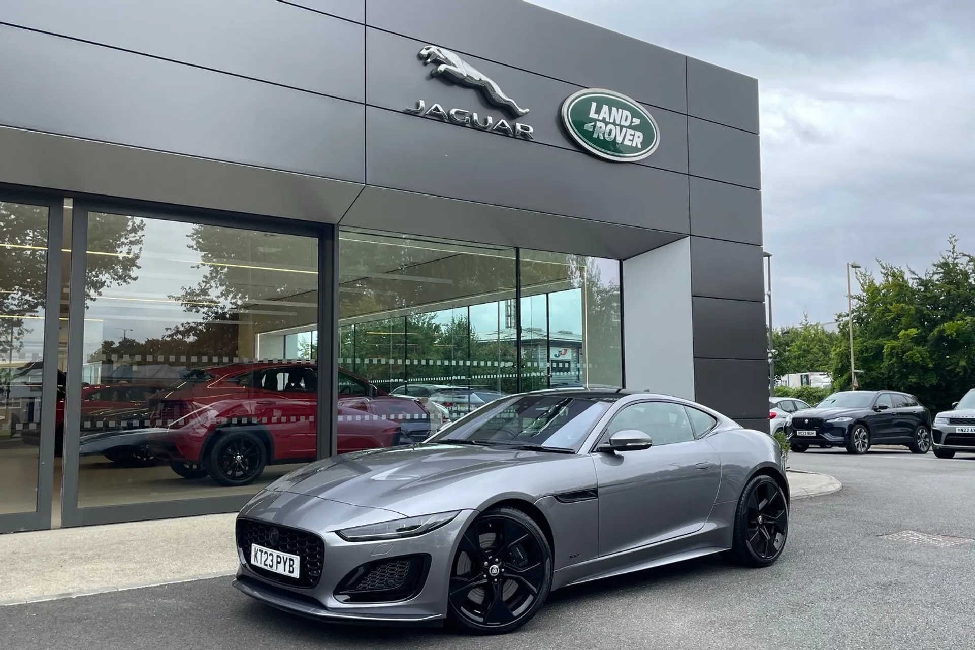 Jaguar F-TYPE thumbnail image number 28