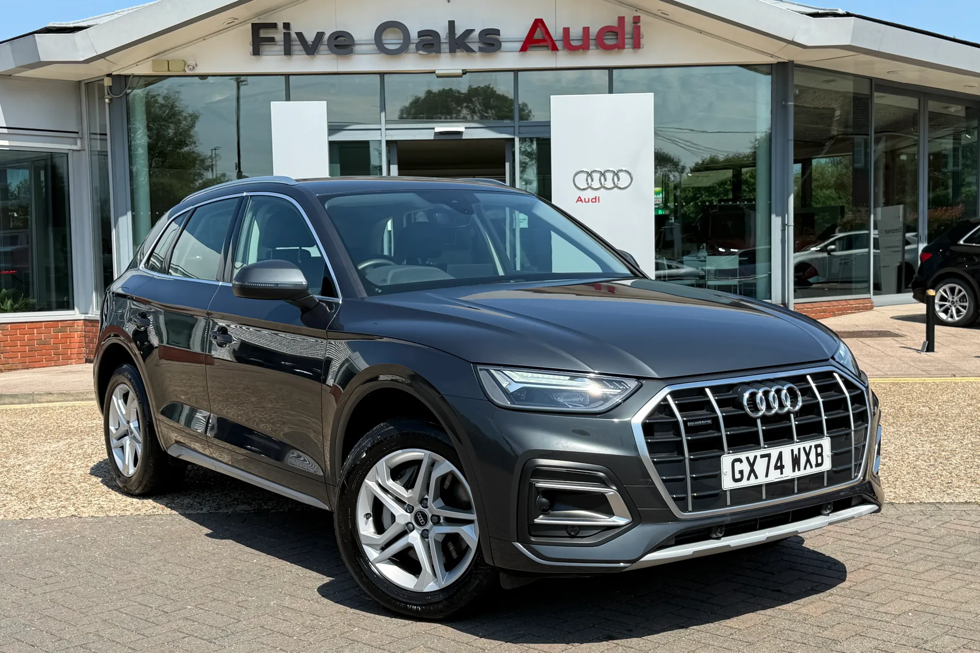Audi Q5 focused image