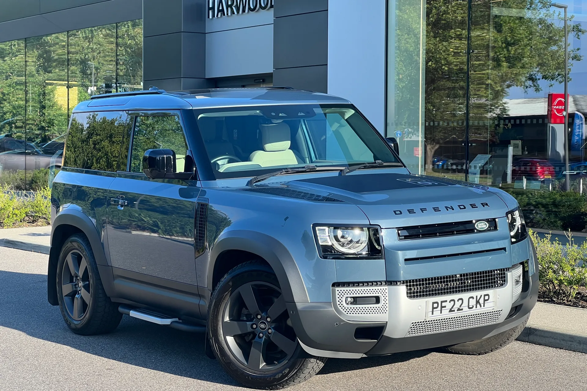 LAND ROVER DEFENDER focused image