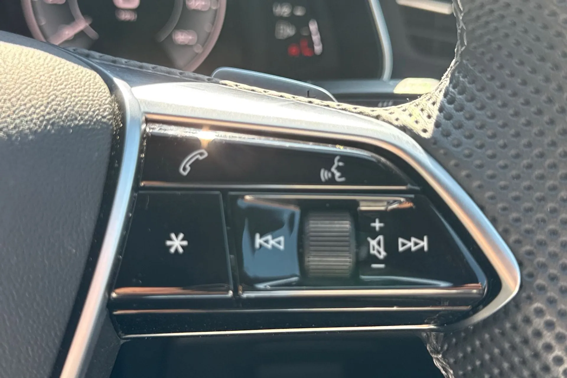 Audi A6 thumbnail image number 38