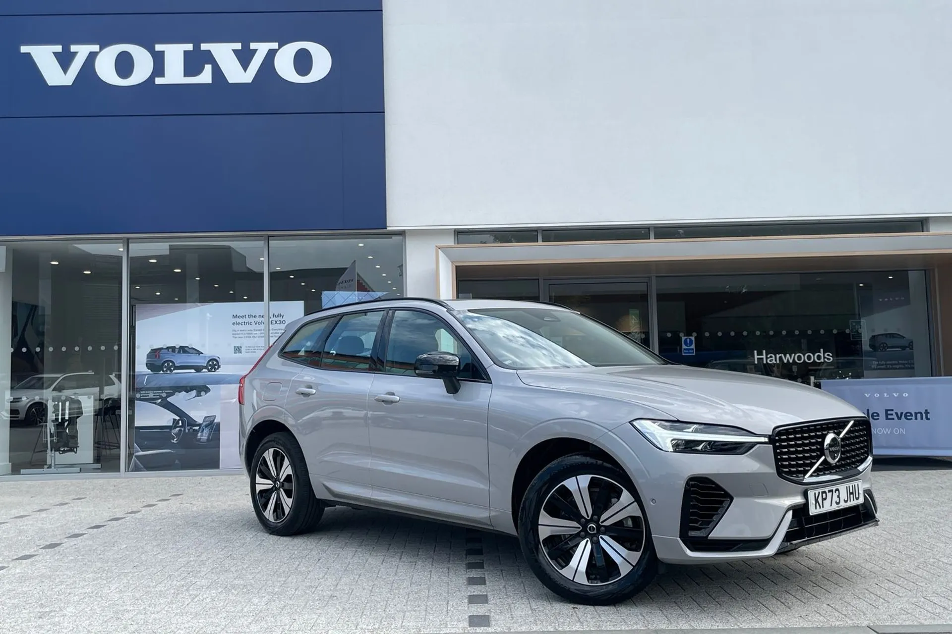 Volvo XC60 focused image