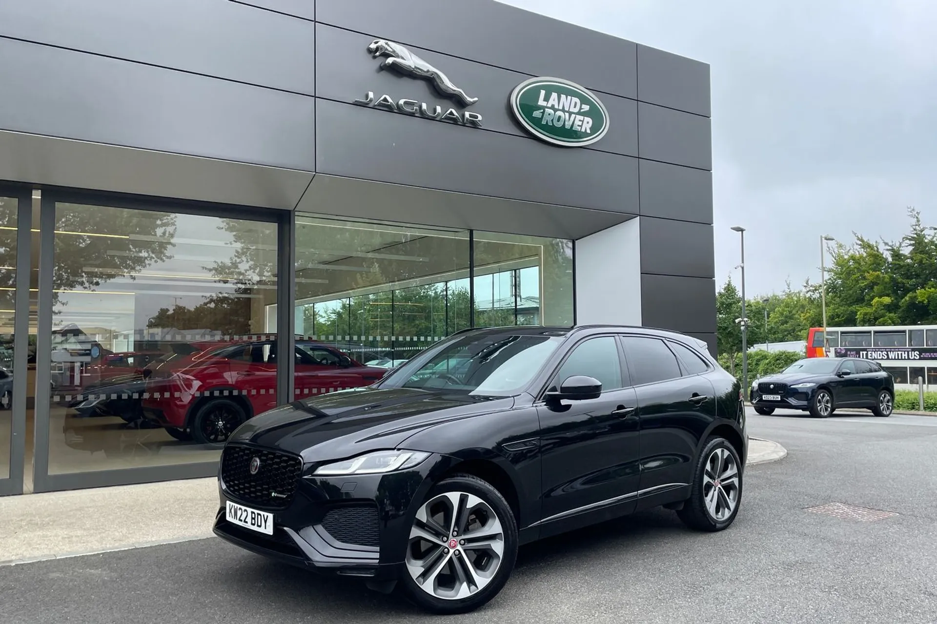 Jaguar F-PACE thumbnail image number 14