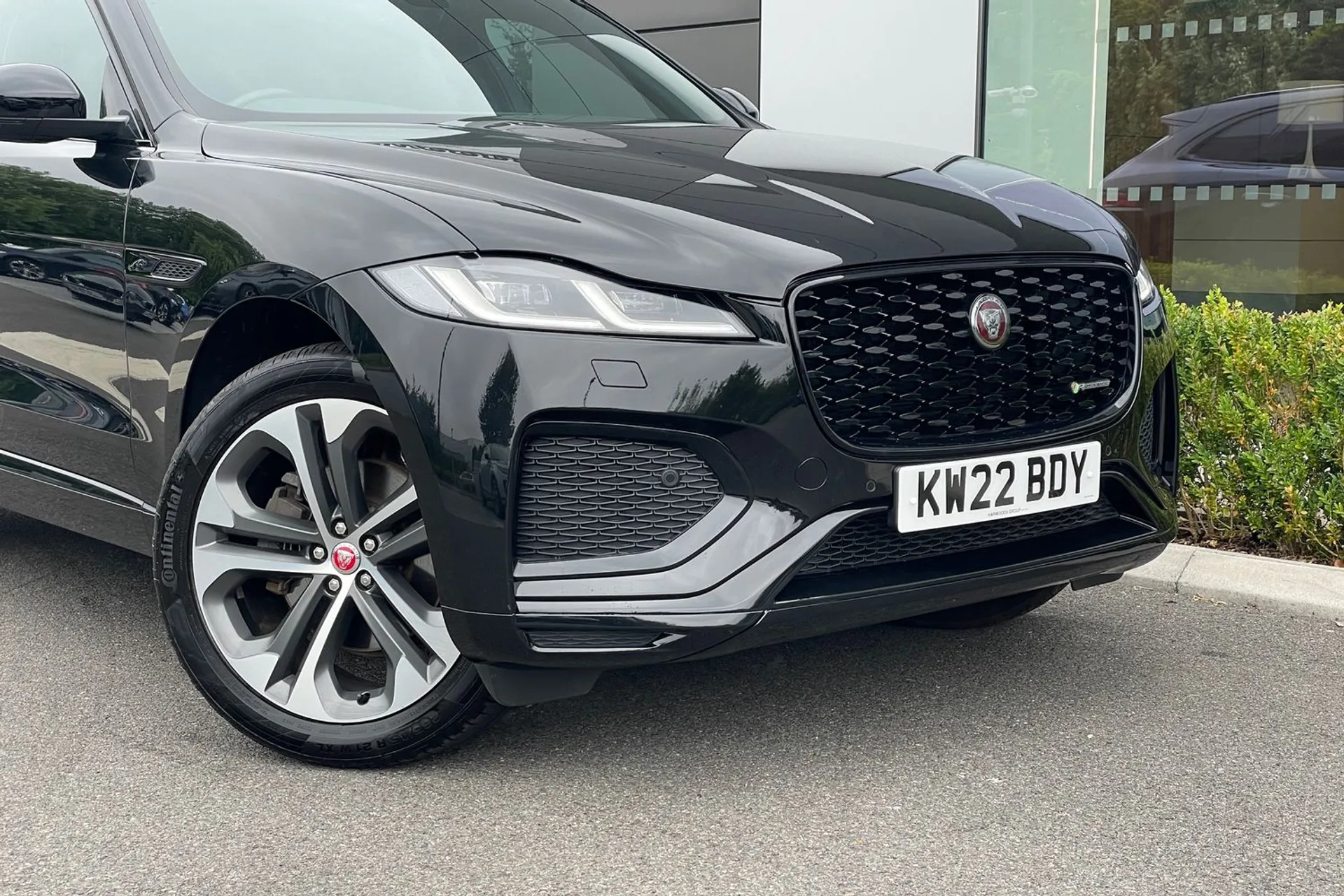 Jaguar F-PACE thumbnail image number 16