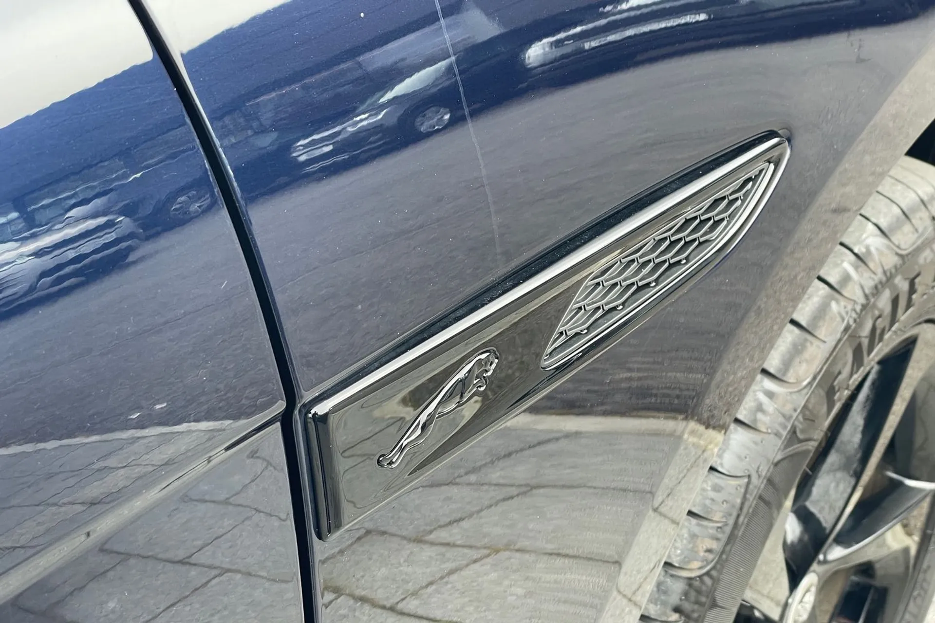 Jaguar F-PACE thumbnail image number 42