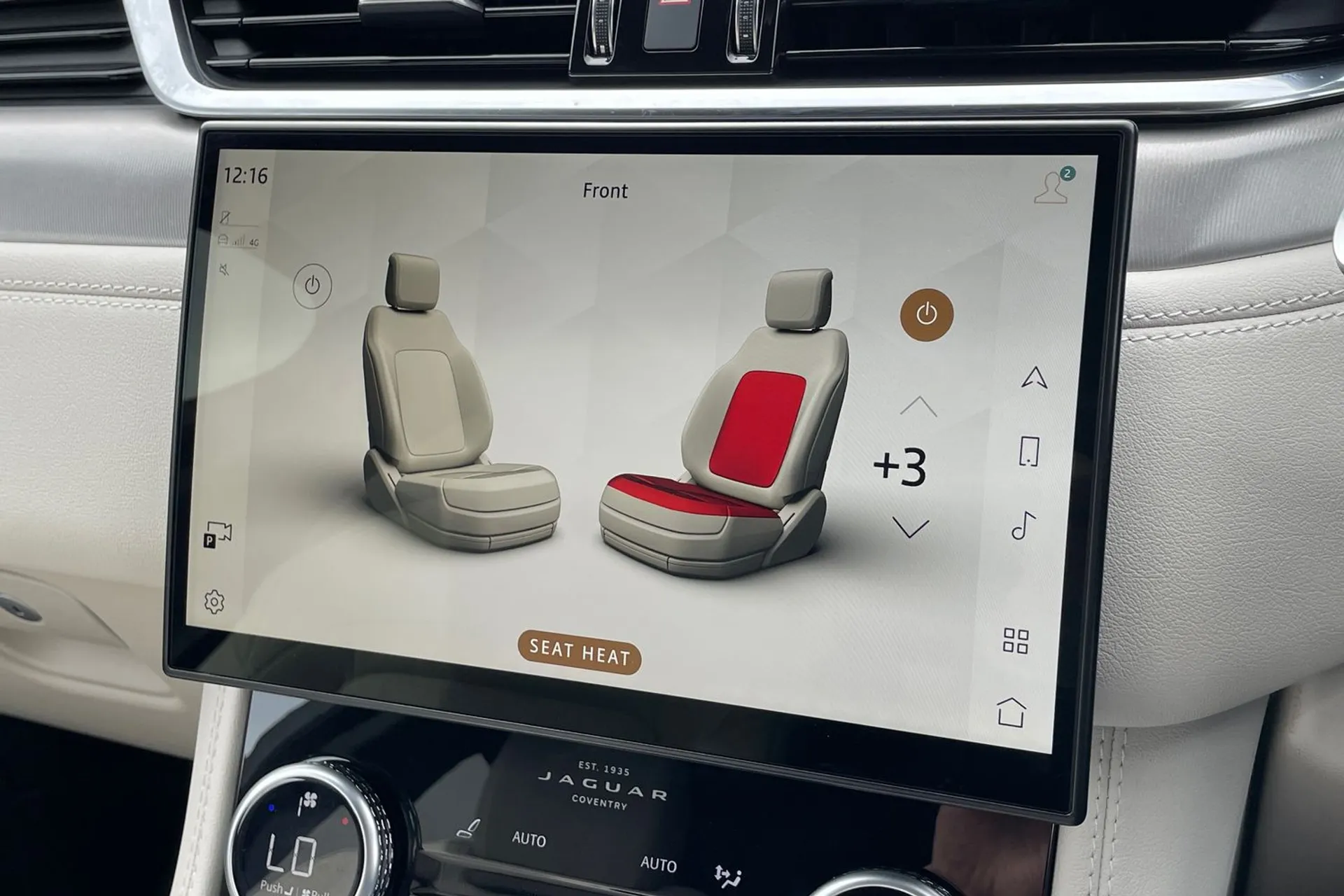 Jaguar F-PACE thumbnail image number 17