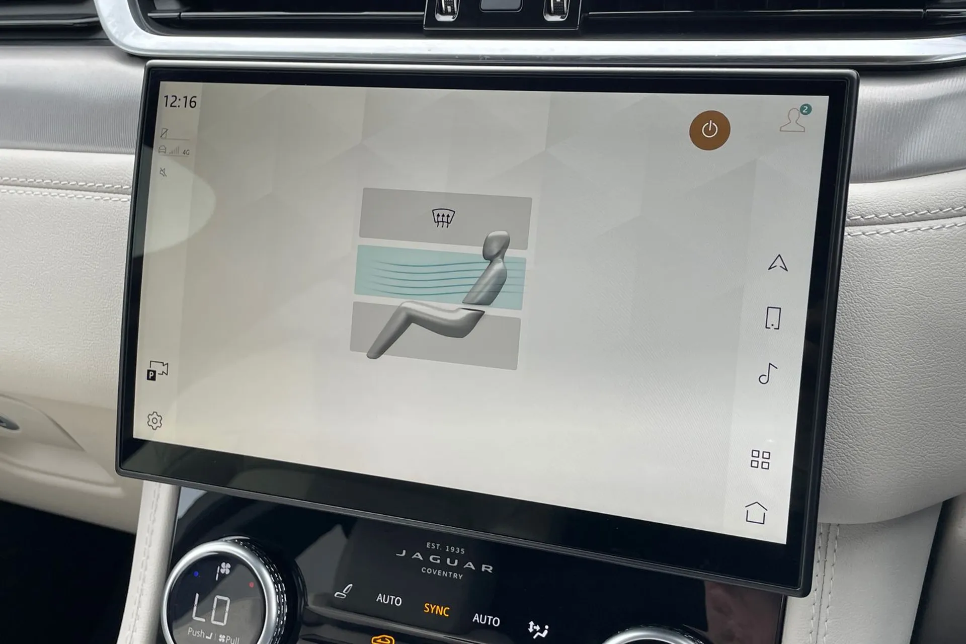 Jaguar F-PACE thumbnail image number 18