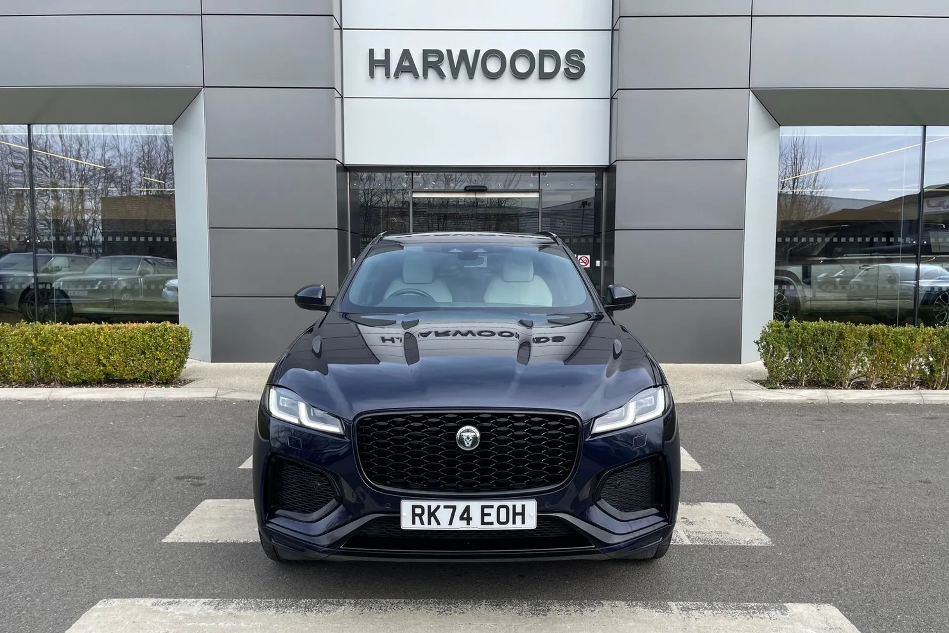 Jaguar F-PACE thumbnail image number 6