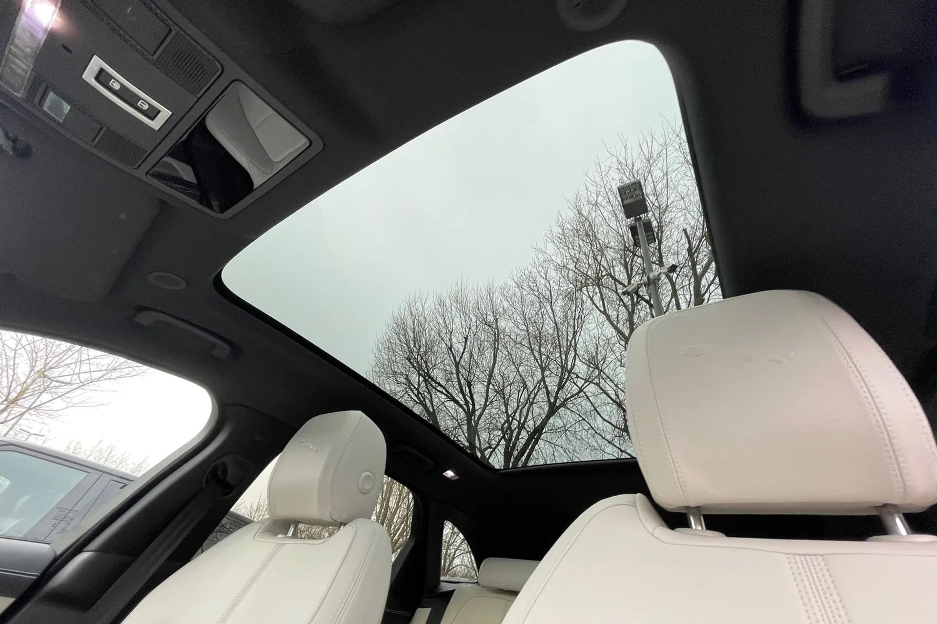 Jaguar F-PACE thumbnail image number 5