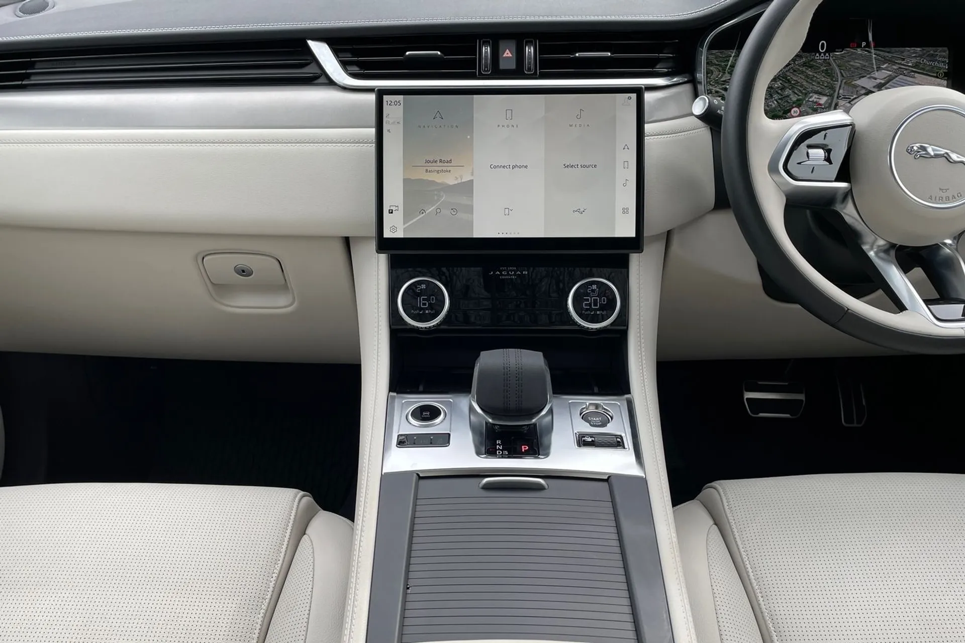 Jaguar F-PACE thumbnail image number 15
