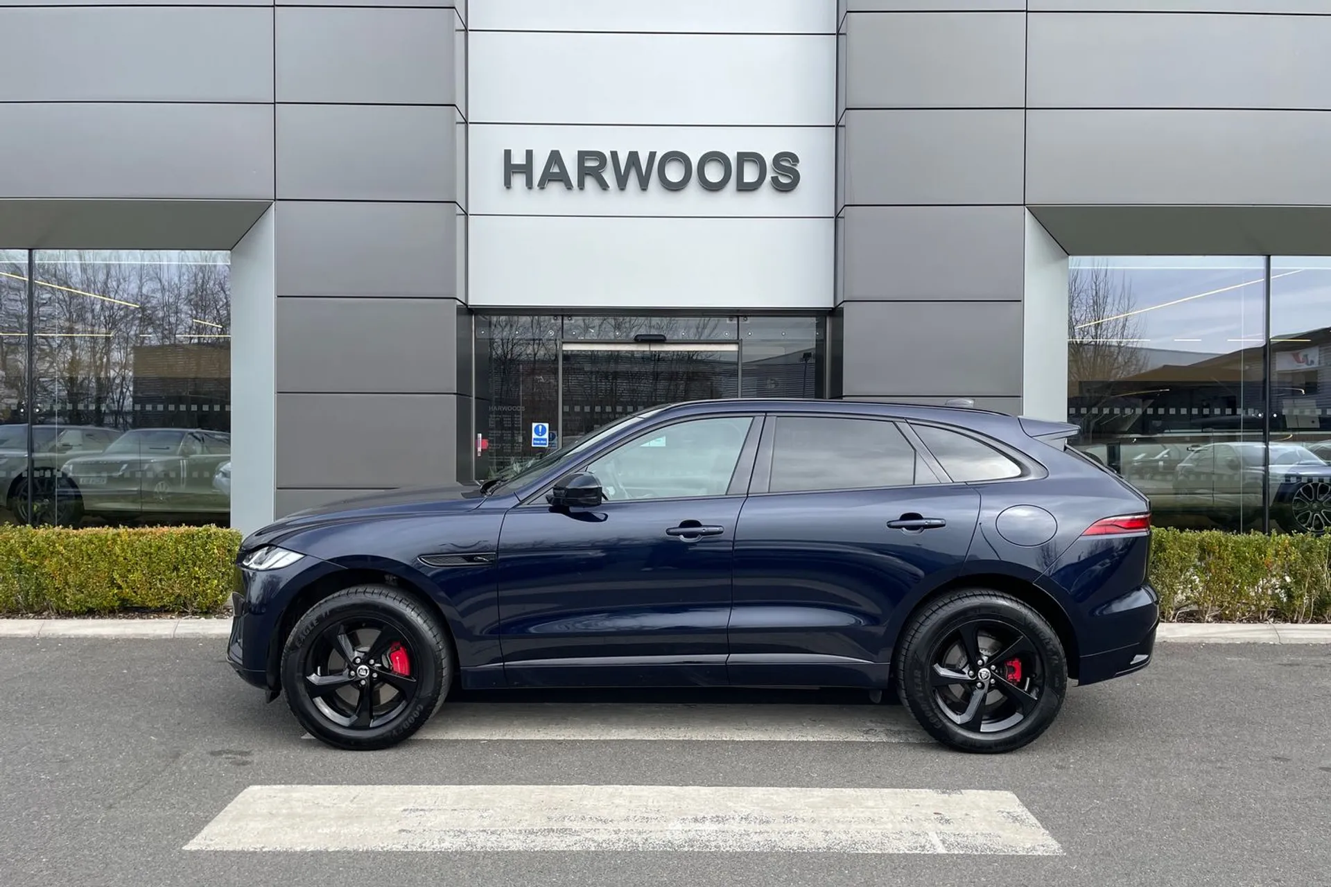 Jaguar F-PACE thumbnail image number 27