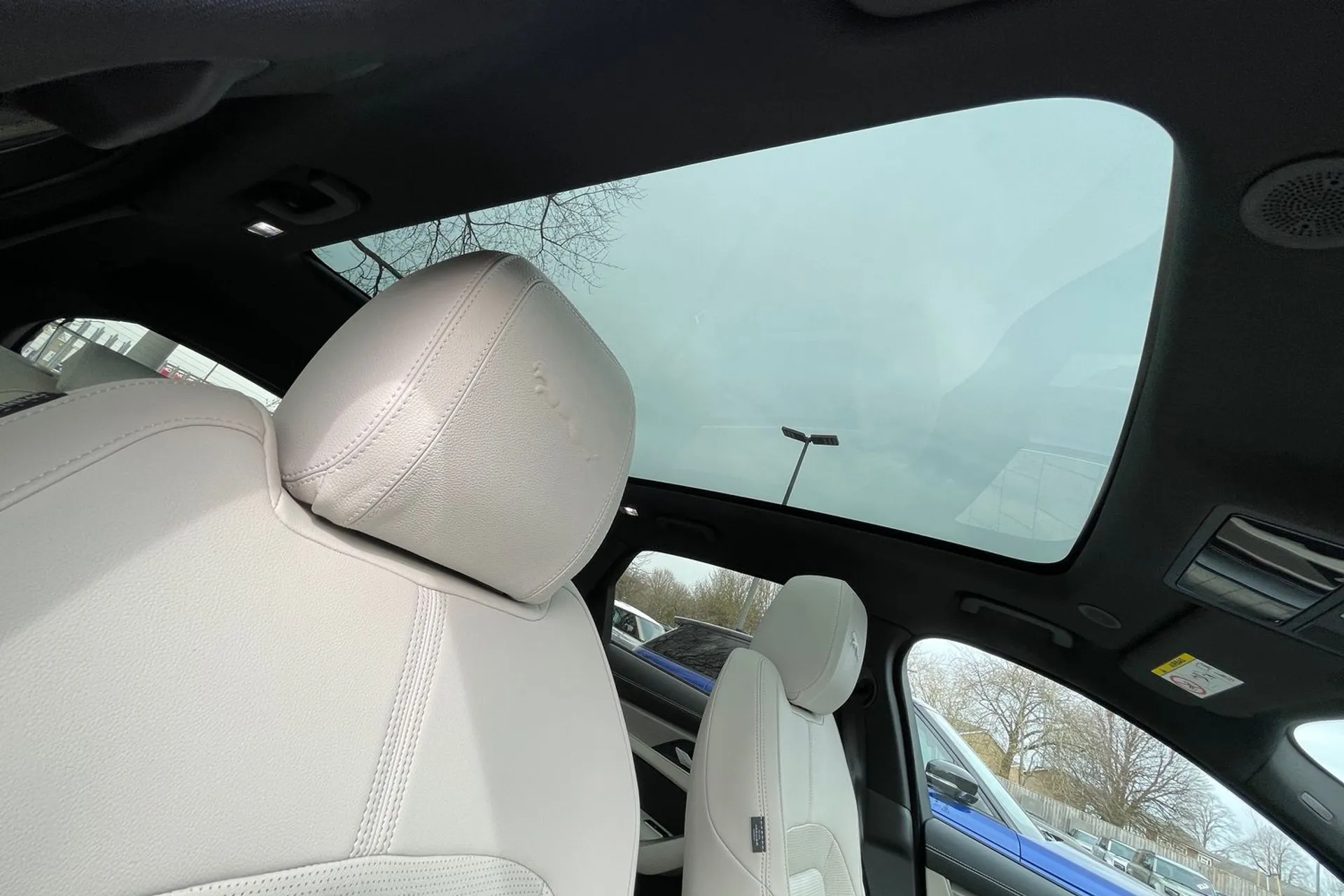 Jaguar F-PACE thumbnail image number 36