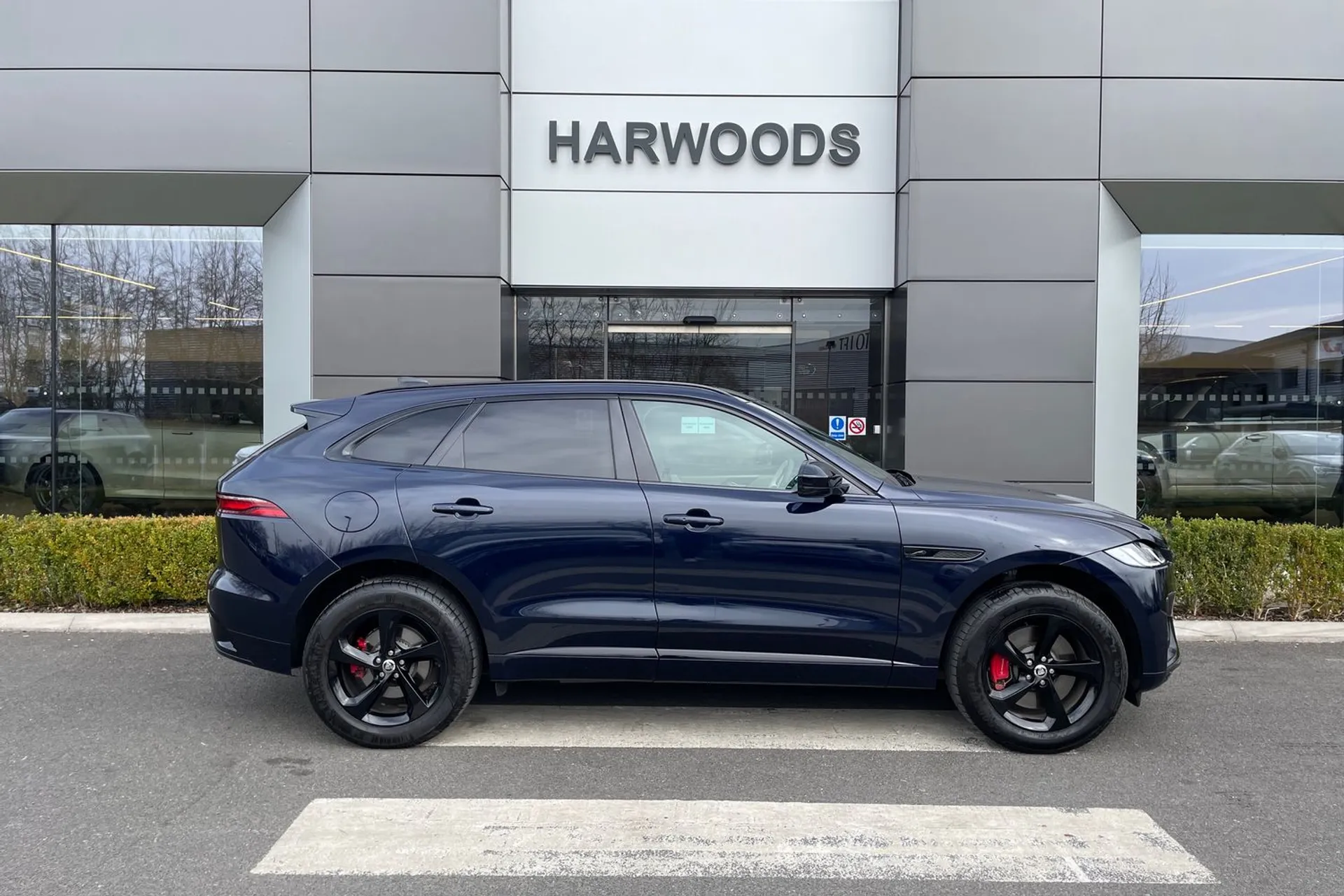 Jaguar F-PACE thumbnail image number 2