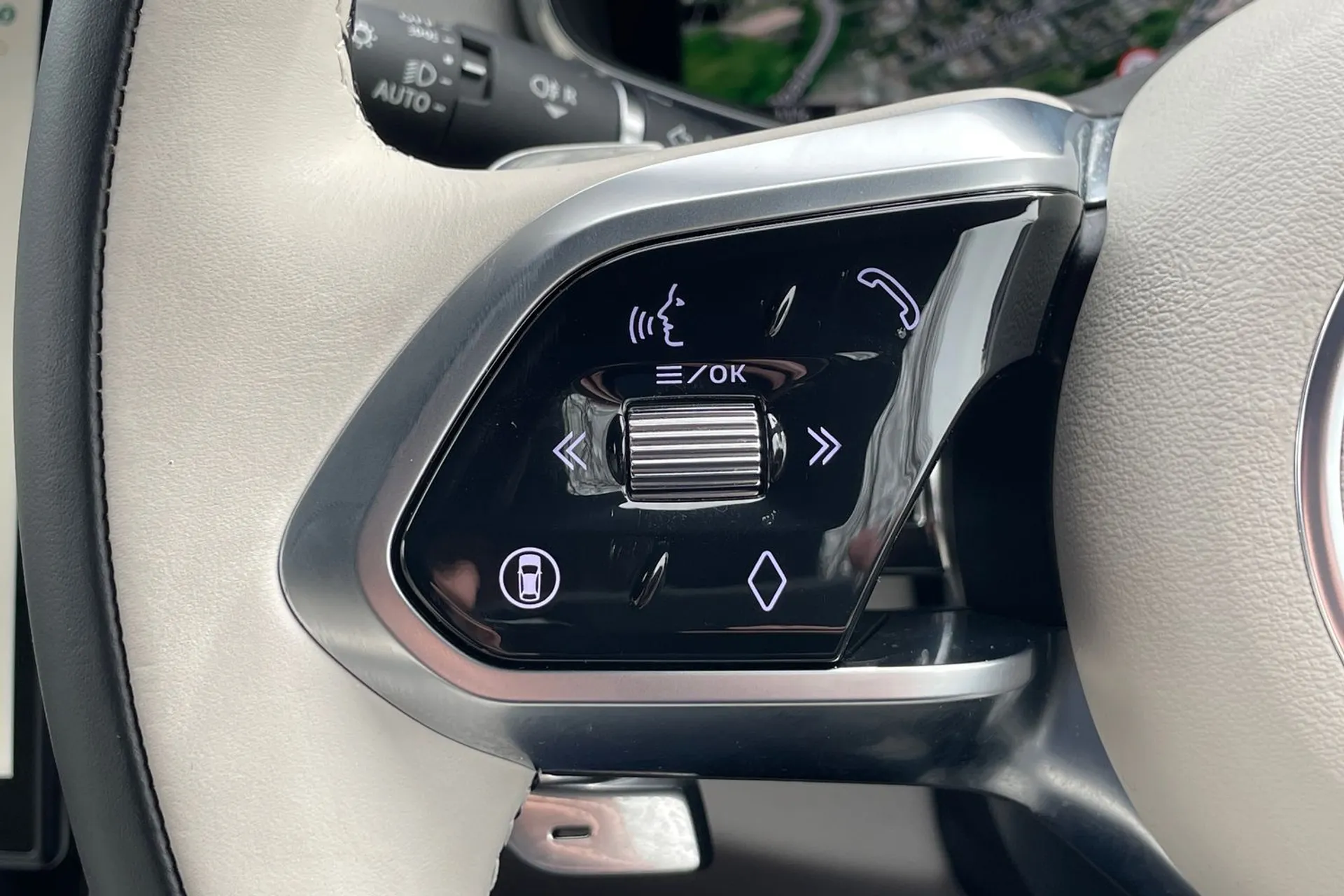 Jaguar F-PACE thumbnail image number 26