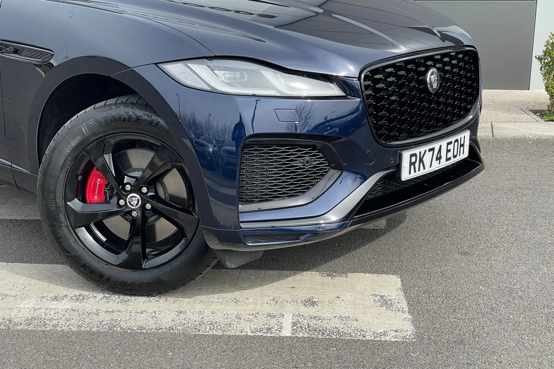 Jaguar F-PACE thumbnail image number 31
