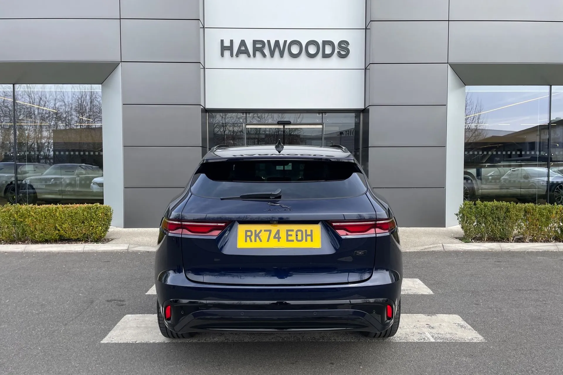 Jaguar F-PACE thumbnail image number 8
