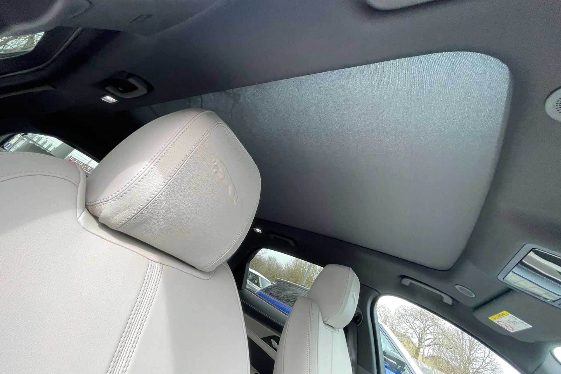 Jaguar F-PACE thumbnail image number 37