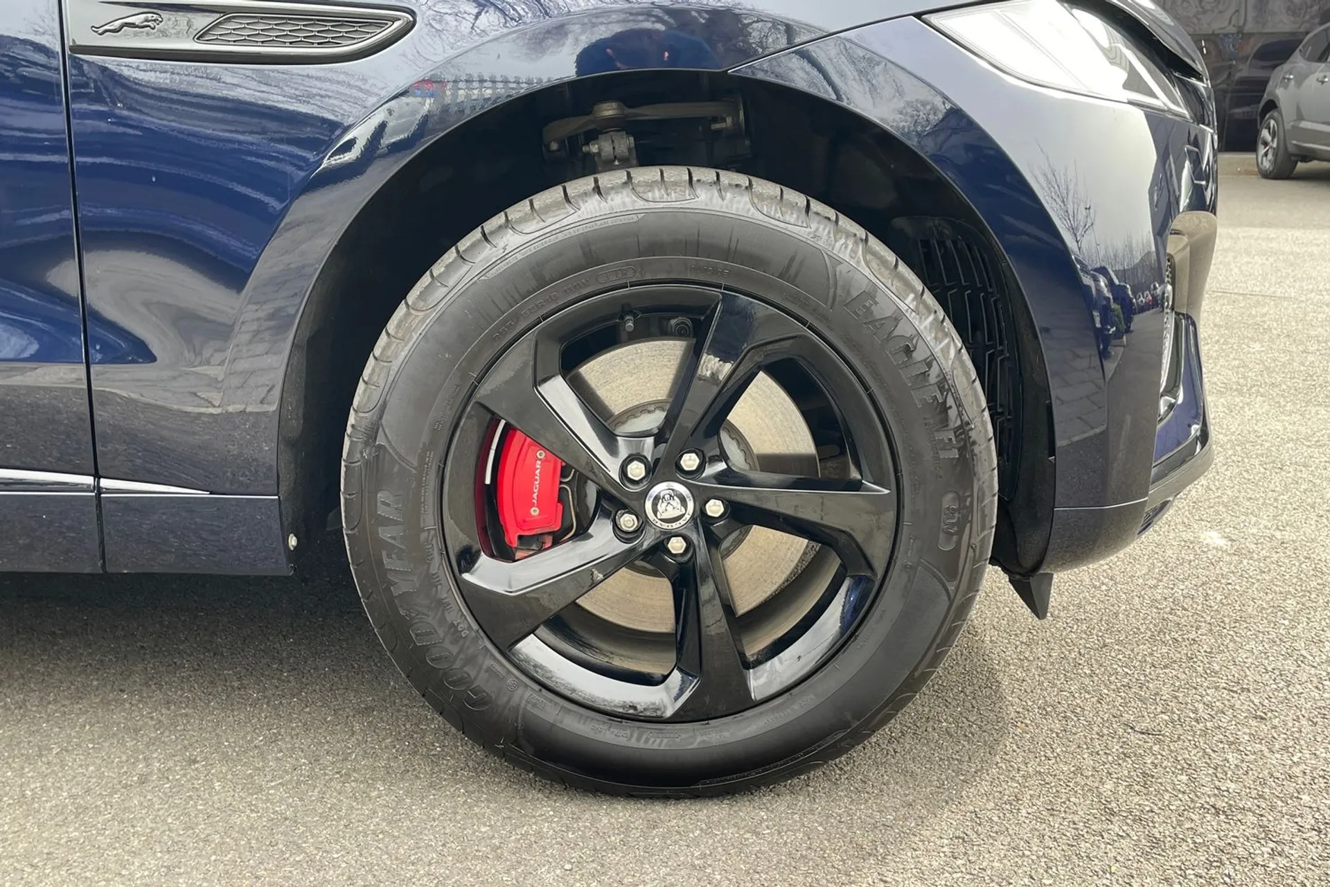 Jaguar F-PACE thumbnail image number 24