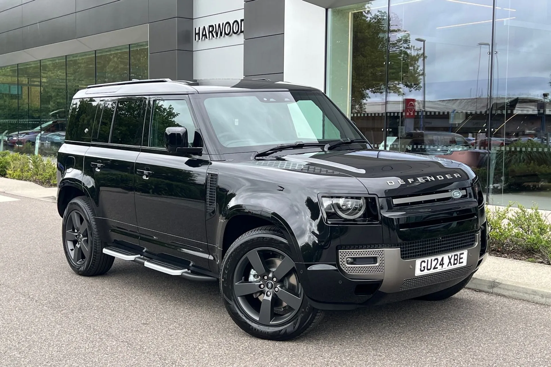 LAND ROVER DEFENDER focused image