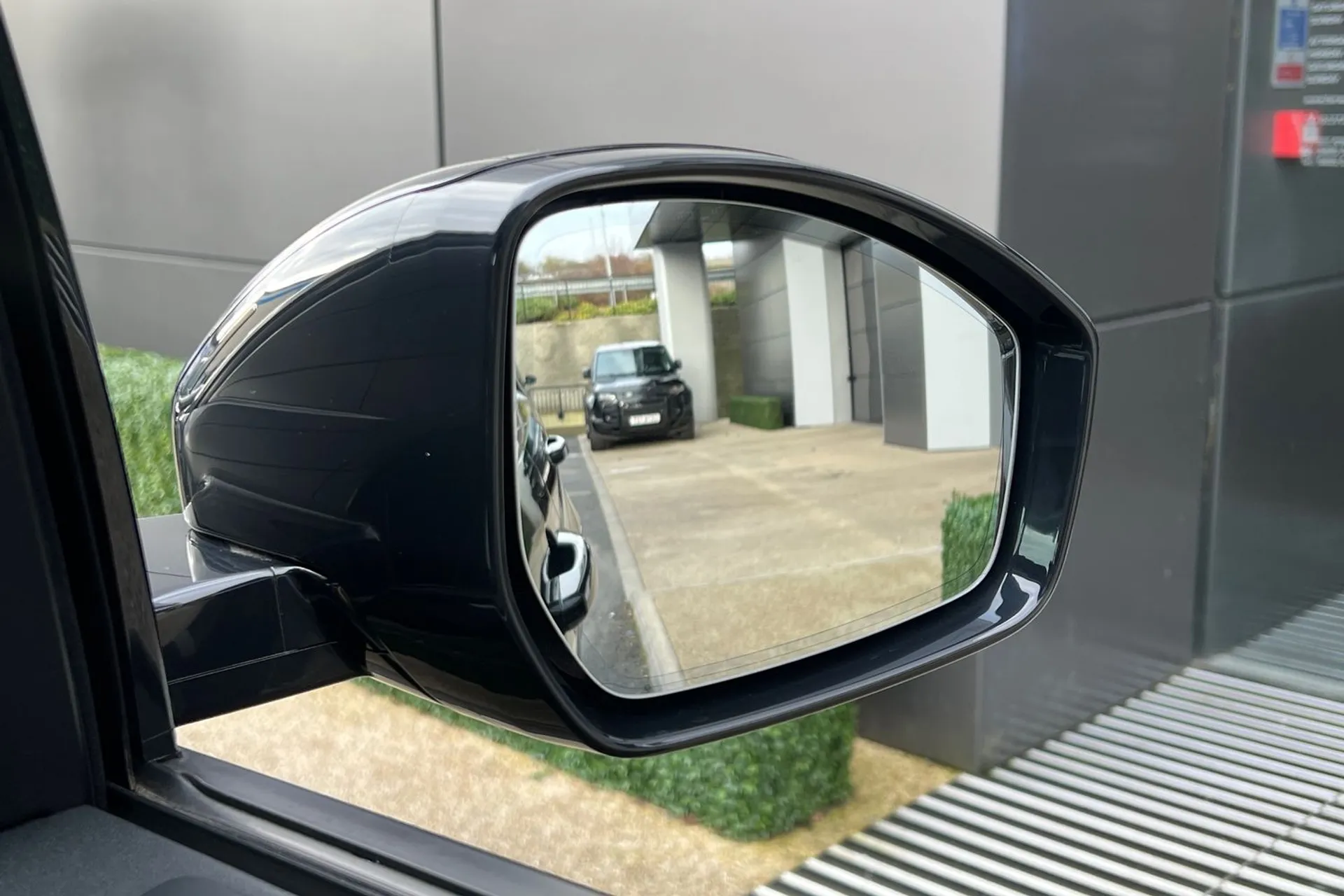 LAND ROVER DISCOVERY SPORT thumbnail image number 14