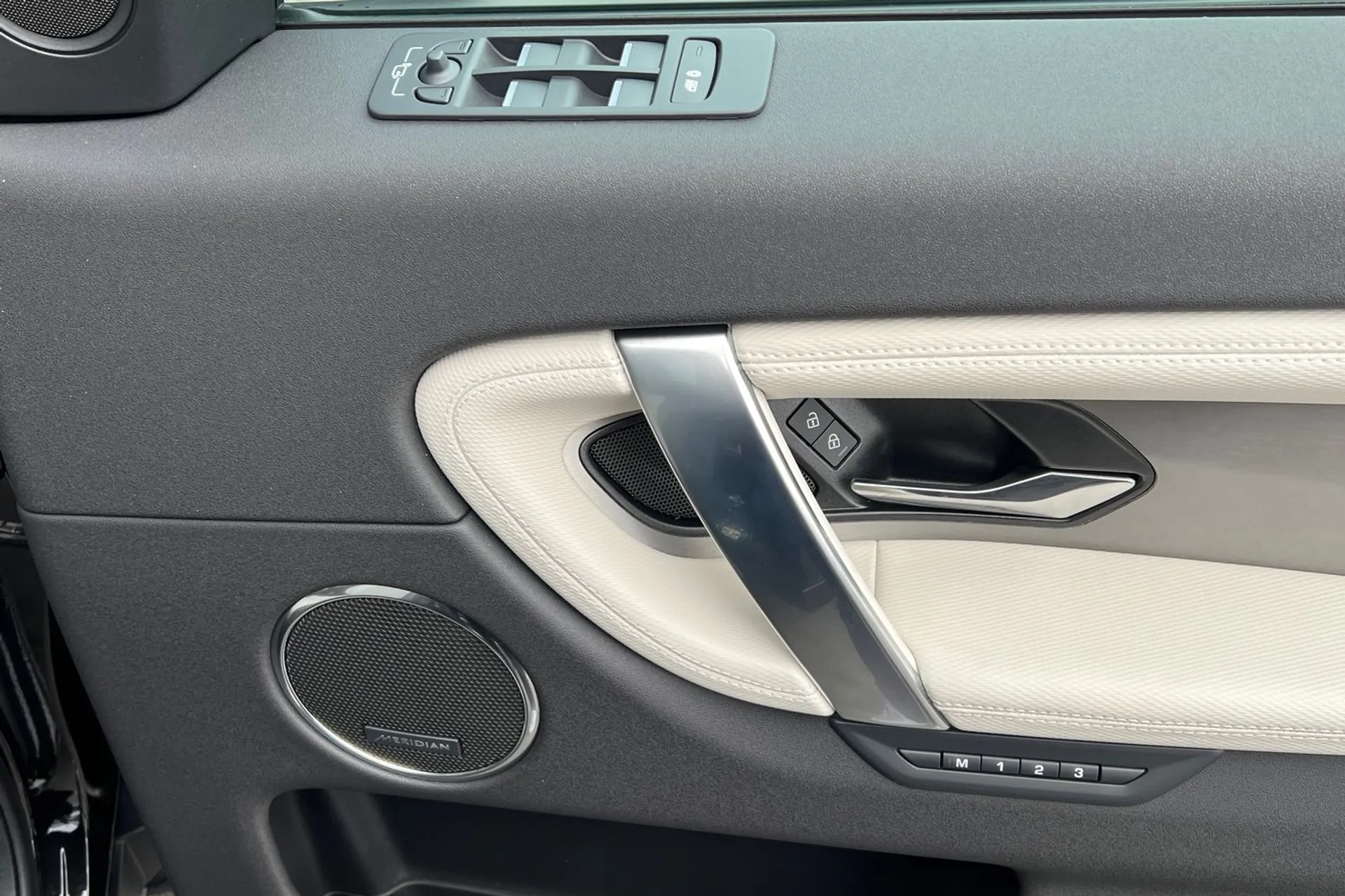 LAND ROVER DISCOVERY SPORT thumbnail image number 49