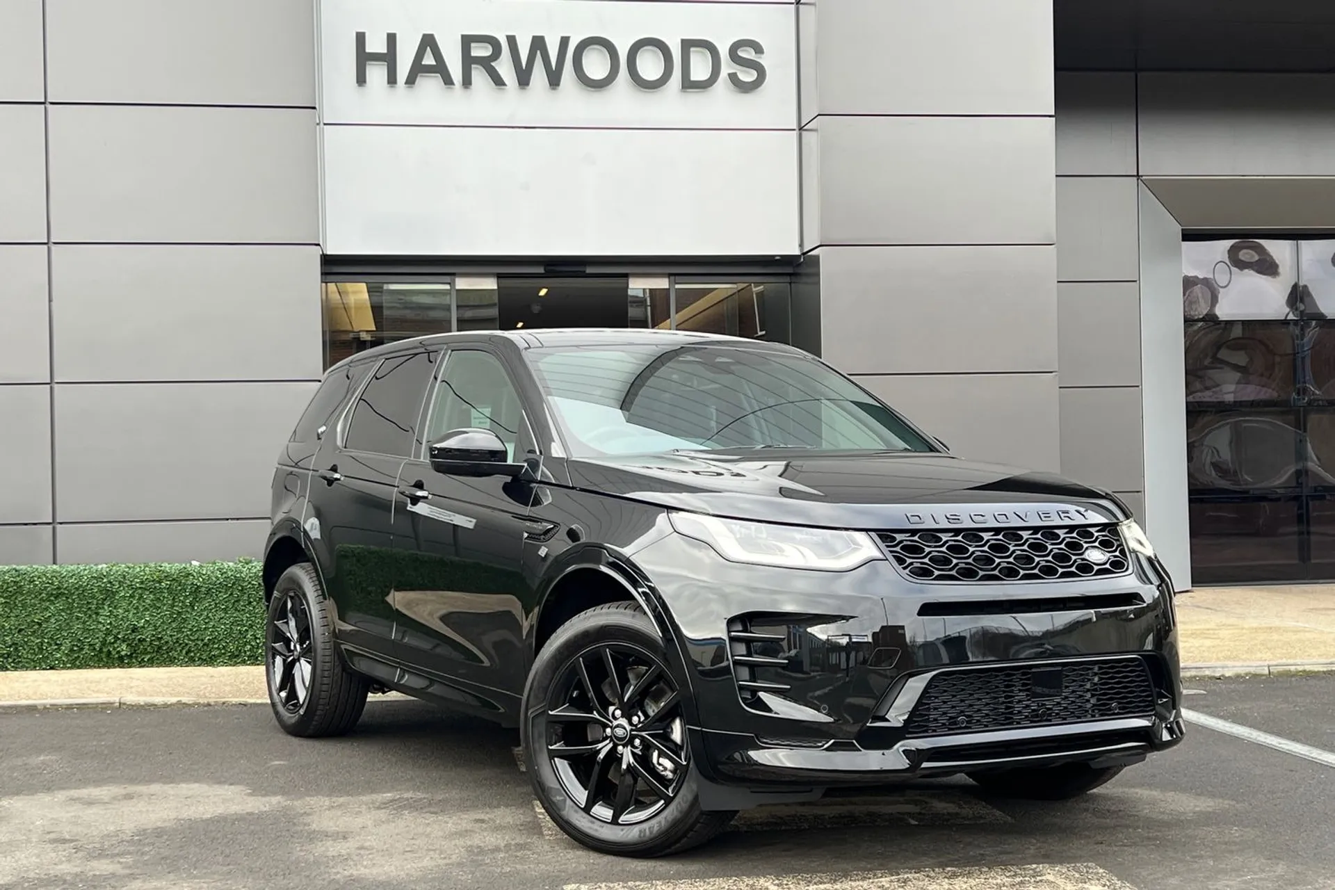 LAND ROVER DISCOVERY SPORT focused image