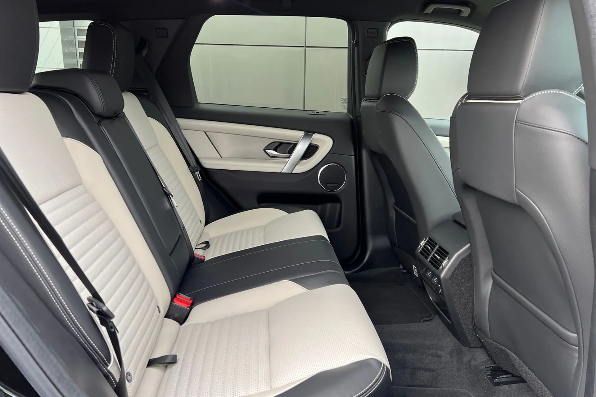 LAND ROVER DISCOVERY SPORT thumbnail image number 32