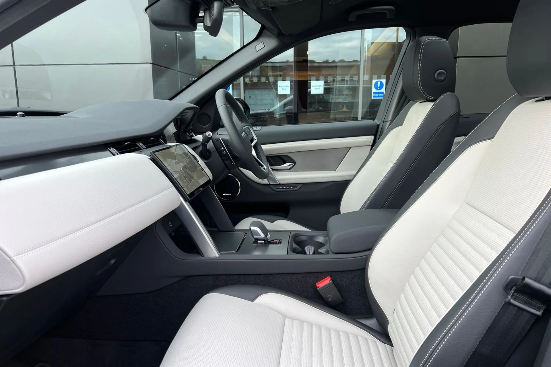 LAND ROVER DISCOVERY SPORT thumbnail image number 36
