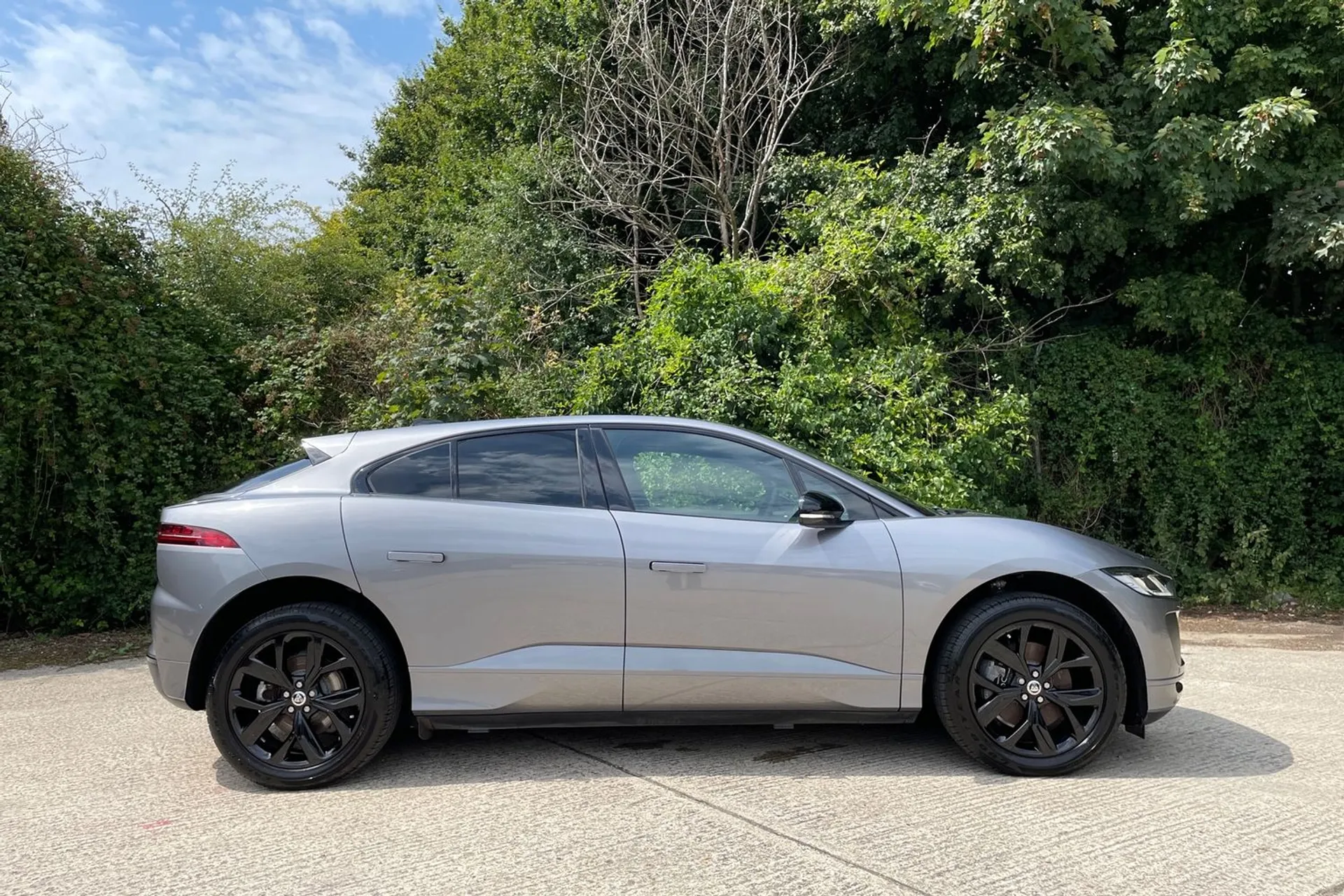 Jaguar I-PACE thumbnail image number 2