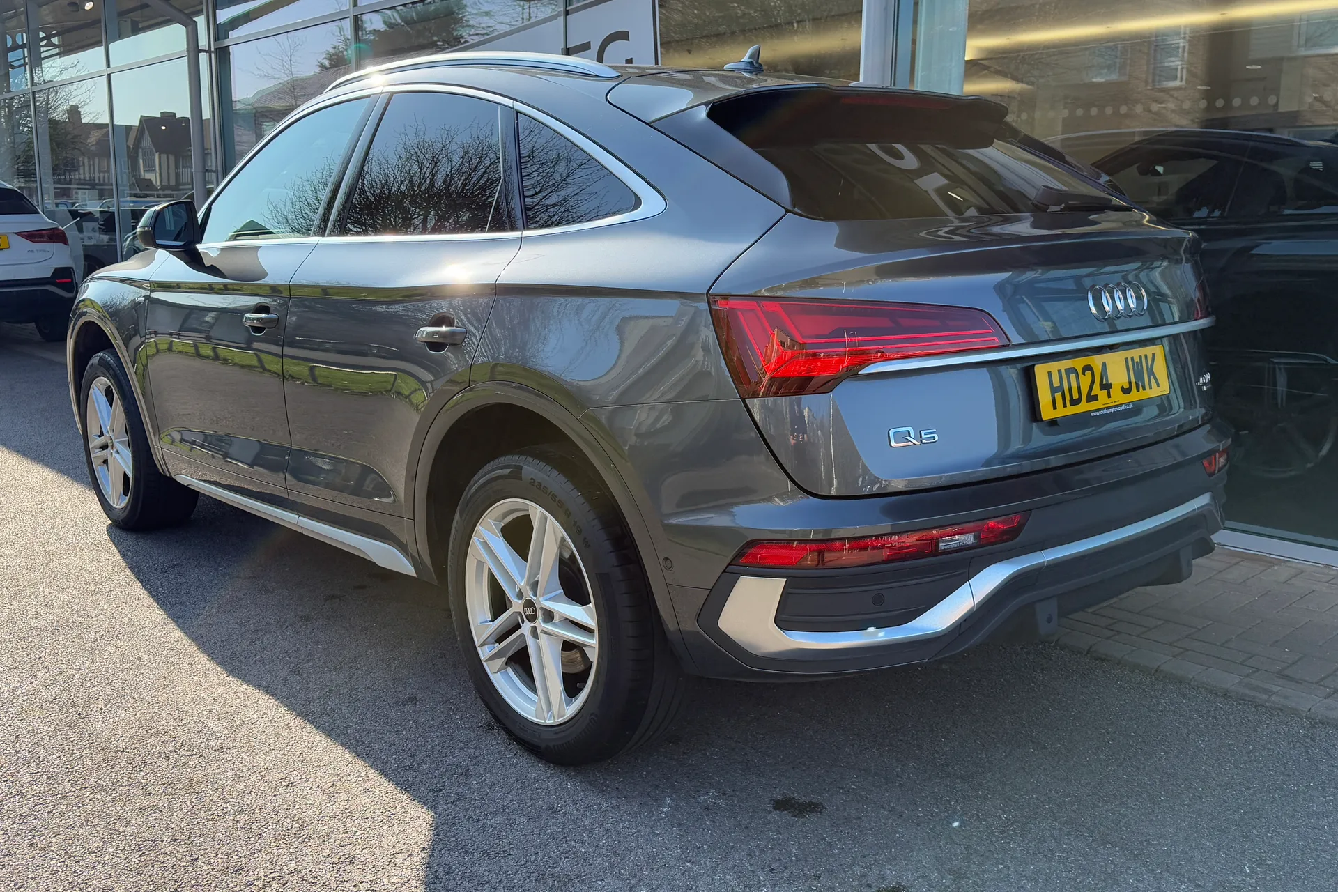 Audi Q5 thumbnail image number 10