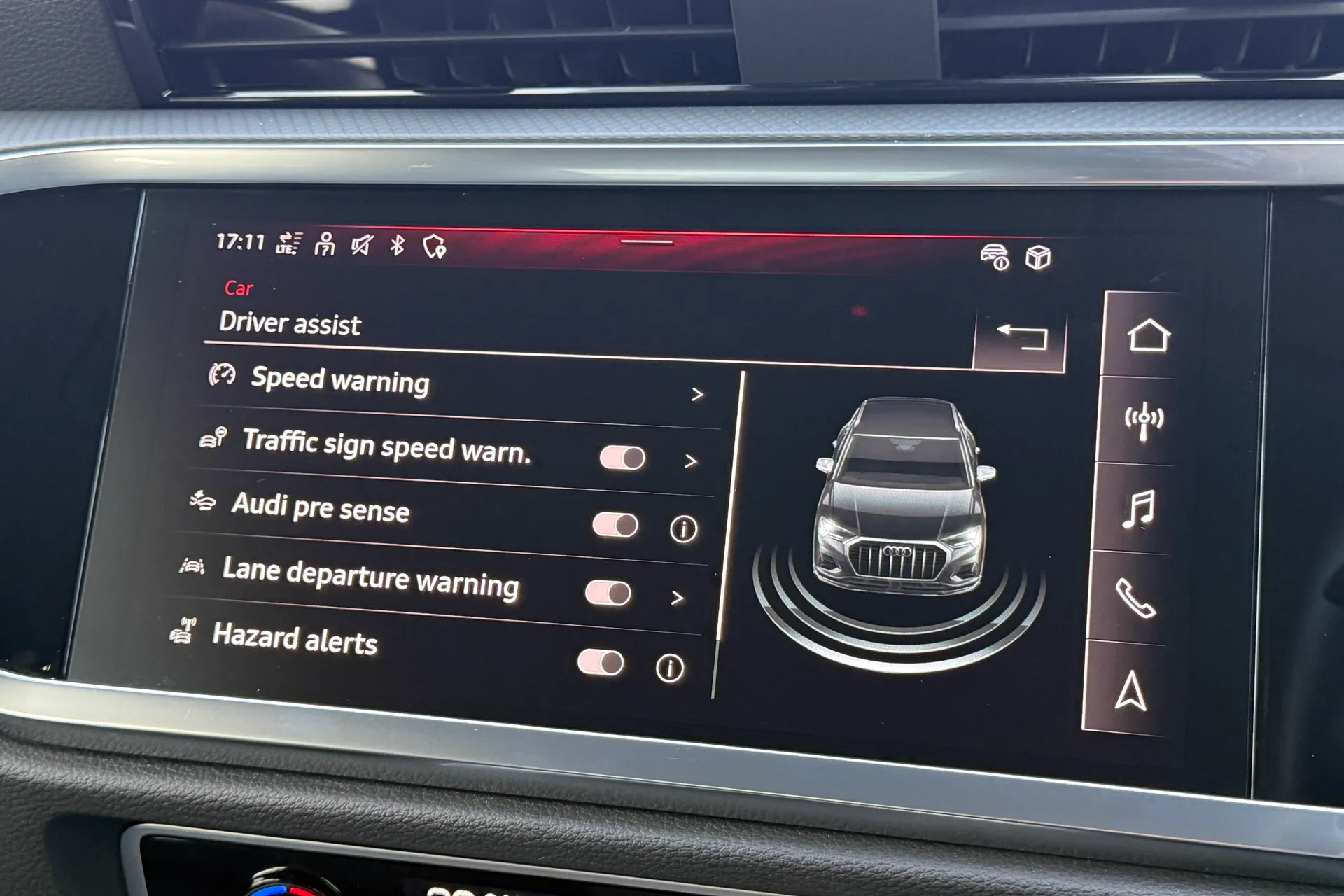 Audi Q3 thumbnail image number 12