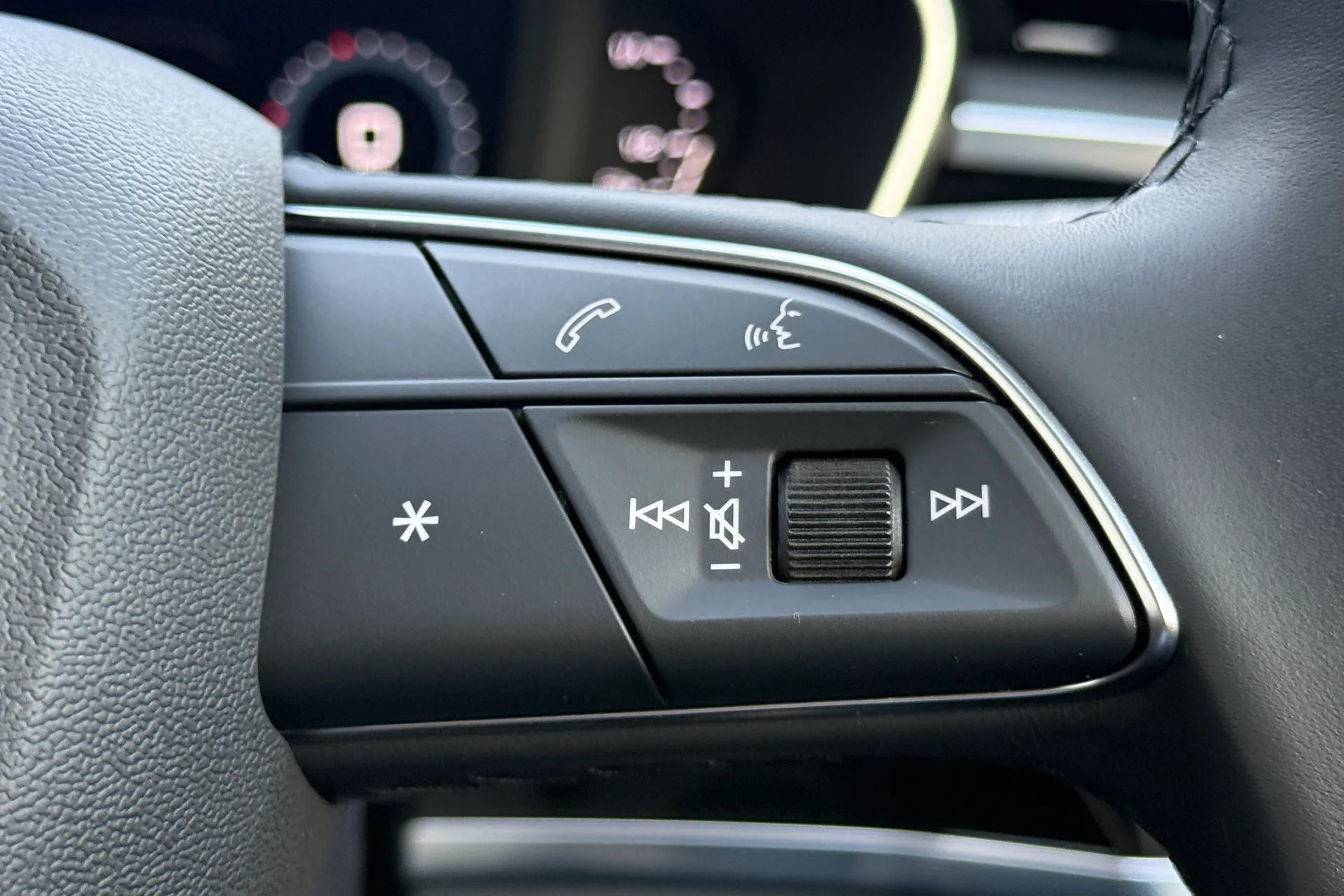 Audi Q3 thumbnail image number 24