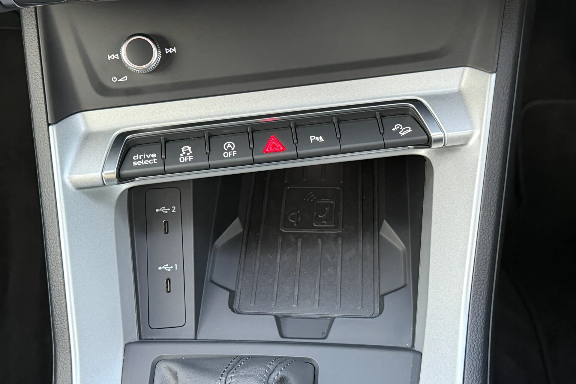 Audi Q3 thumbnail image number 17