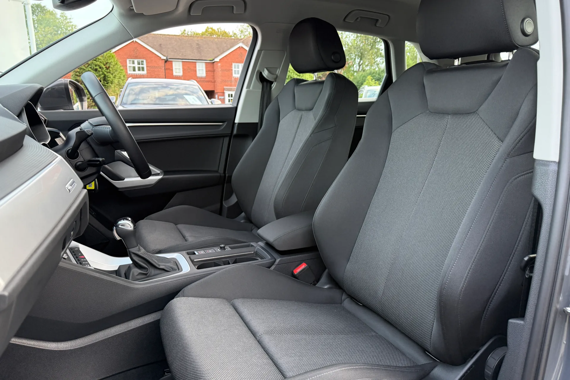 Audi Q3 thumbnail image number 32