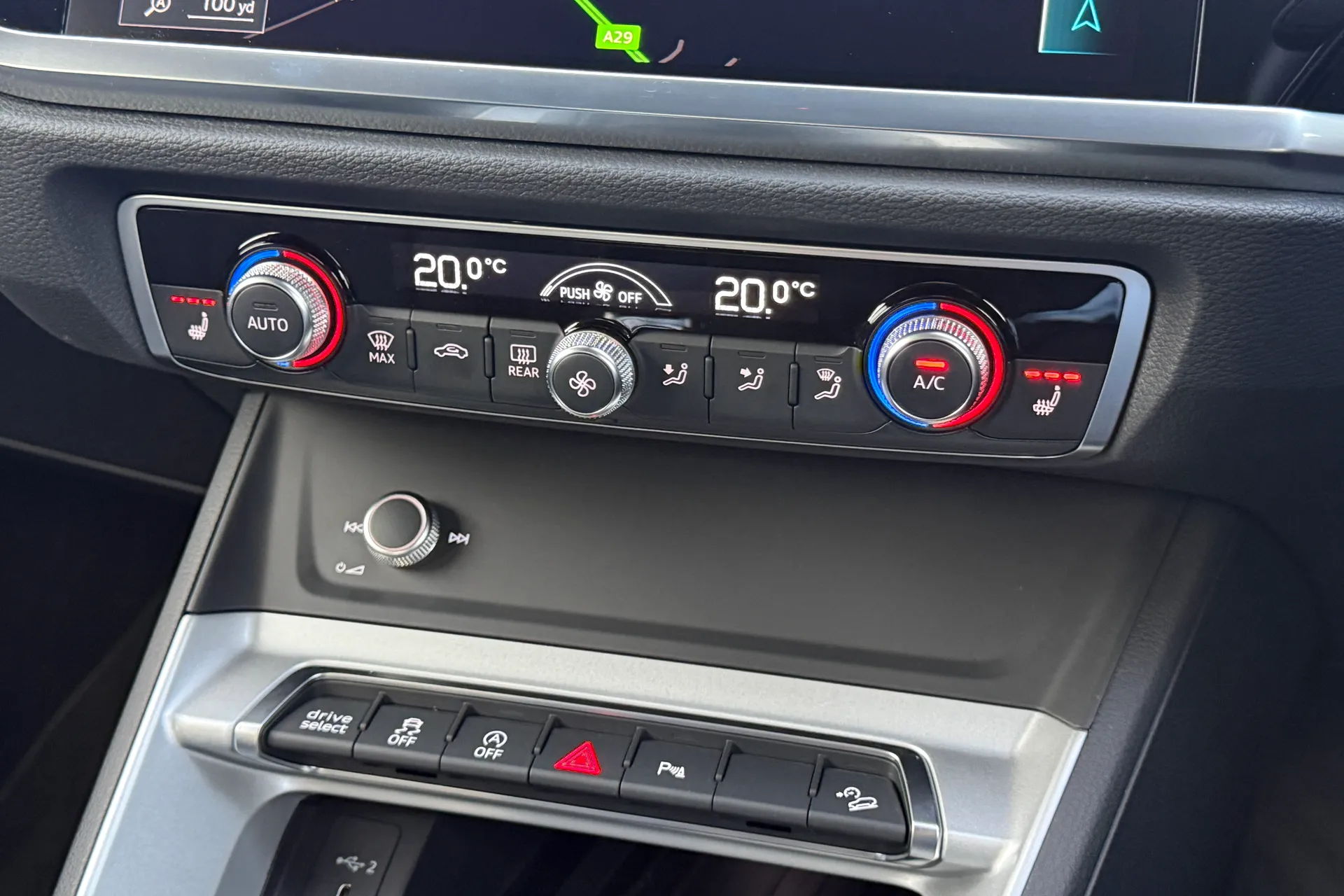 Audi Q3 thumbnail image number 16