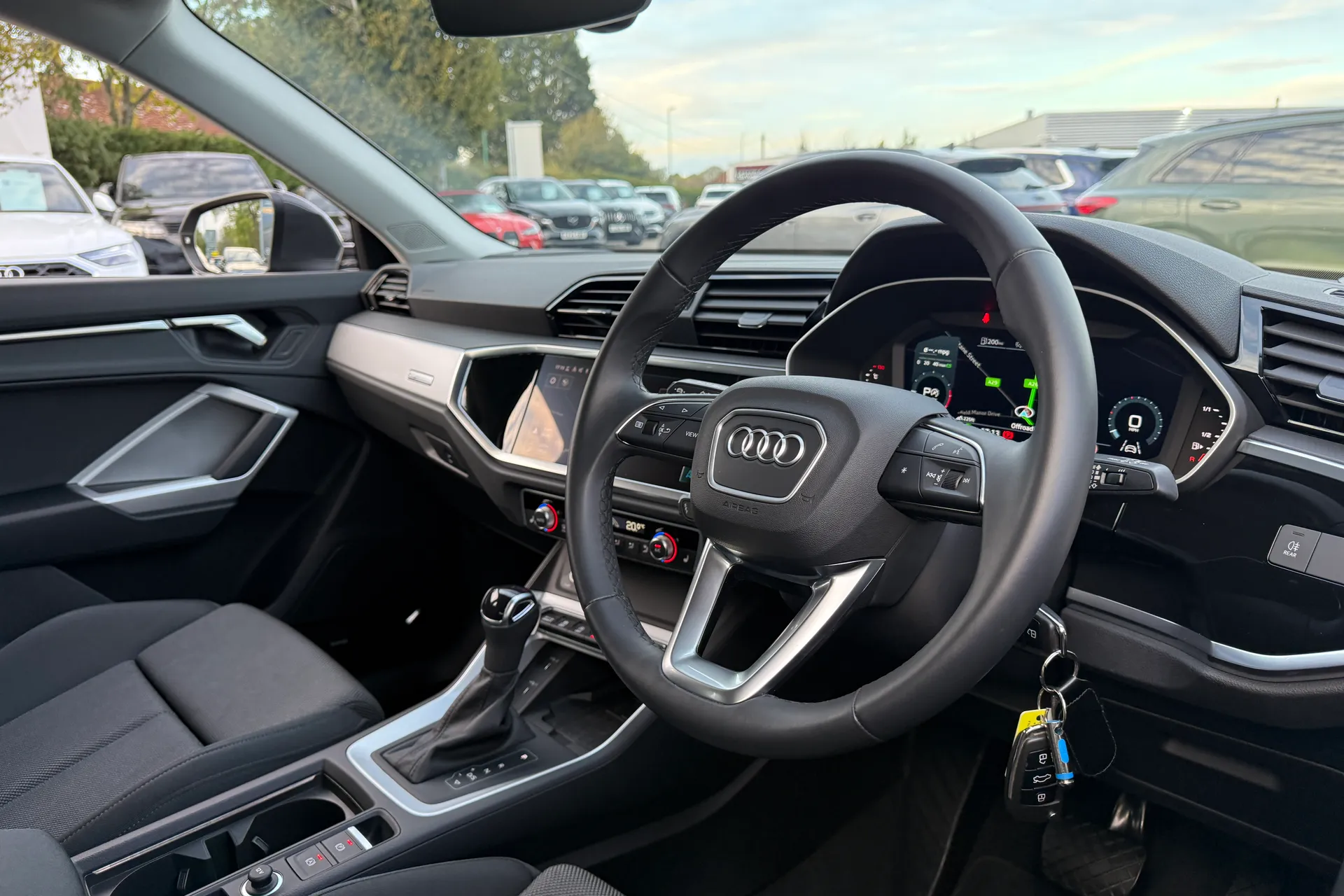 Audi Q3 thumbnail image number 30
