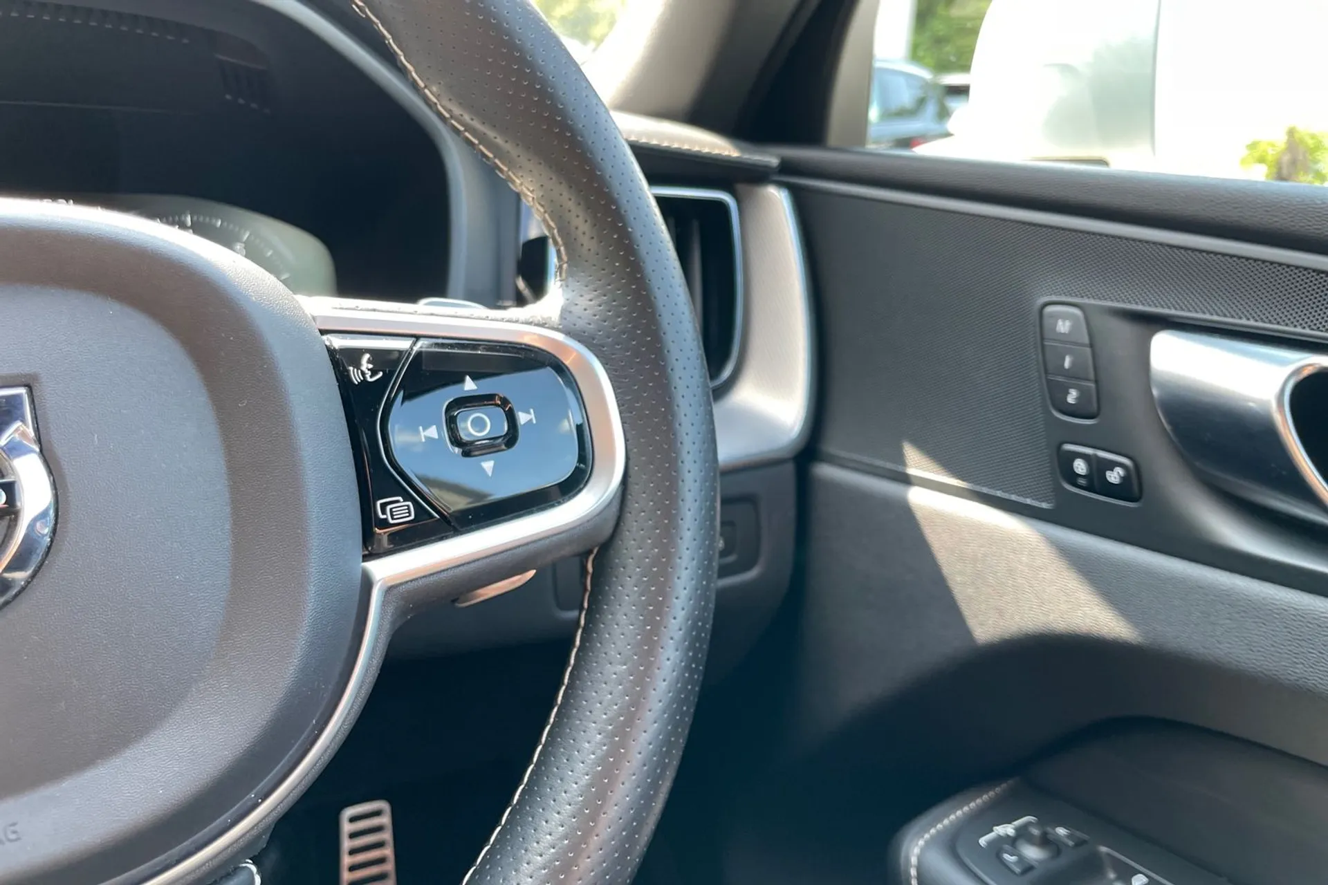 Volvo XC60 thumbnail image number 36