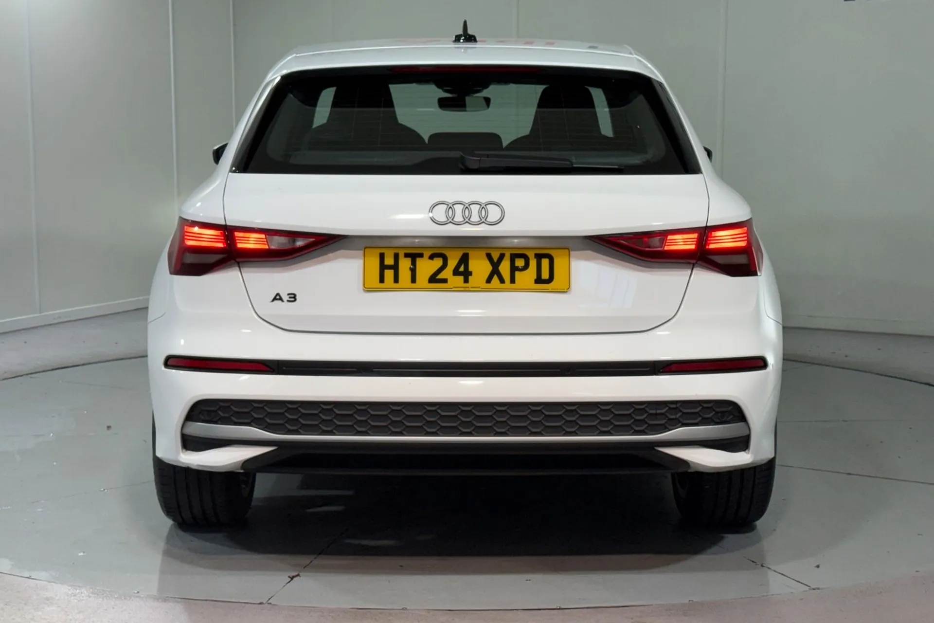 Audi A3 thumbnail image number 9