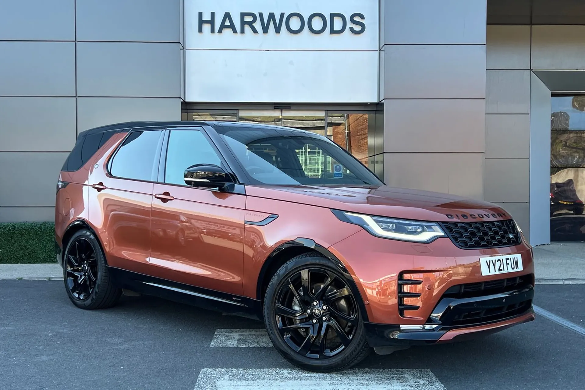 JLR DISCOVERY focused image